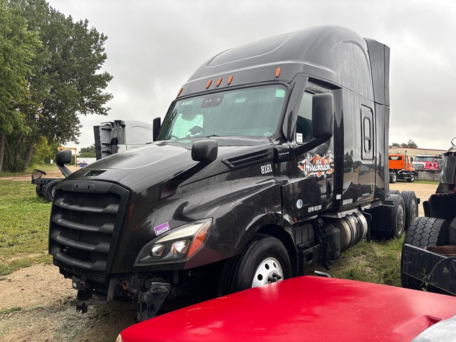 2022 Freightliner Cascadia 126 6x4 T/A Sleeper Truck Tractor (Inoperable)