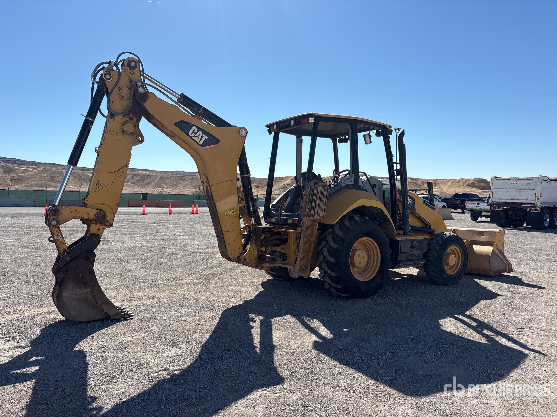 2017 Caterpillar 420F2
