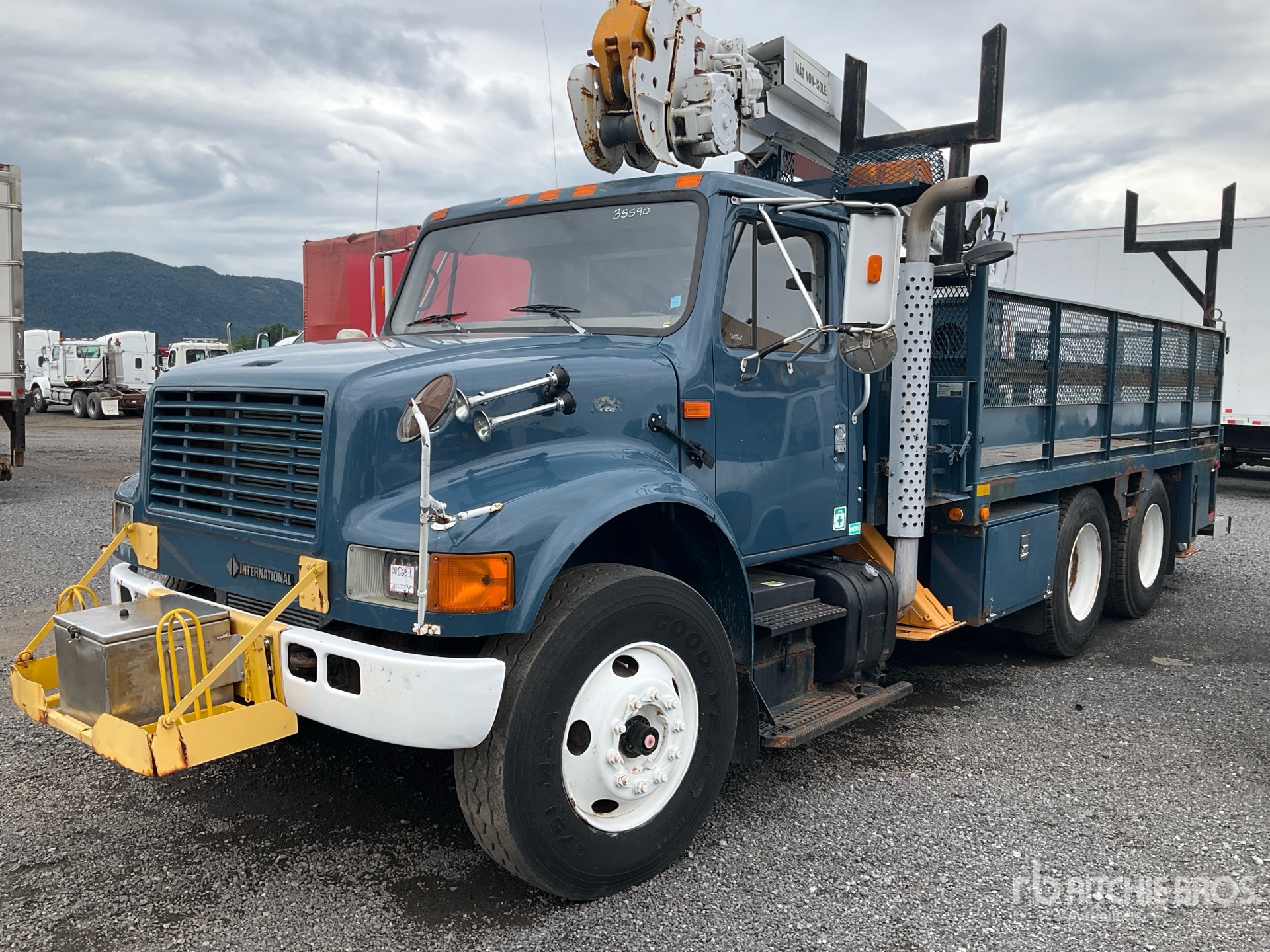2001 International 4900