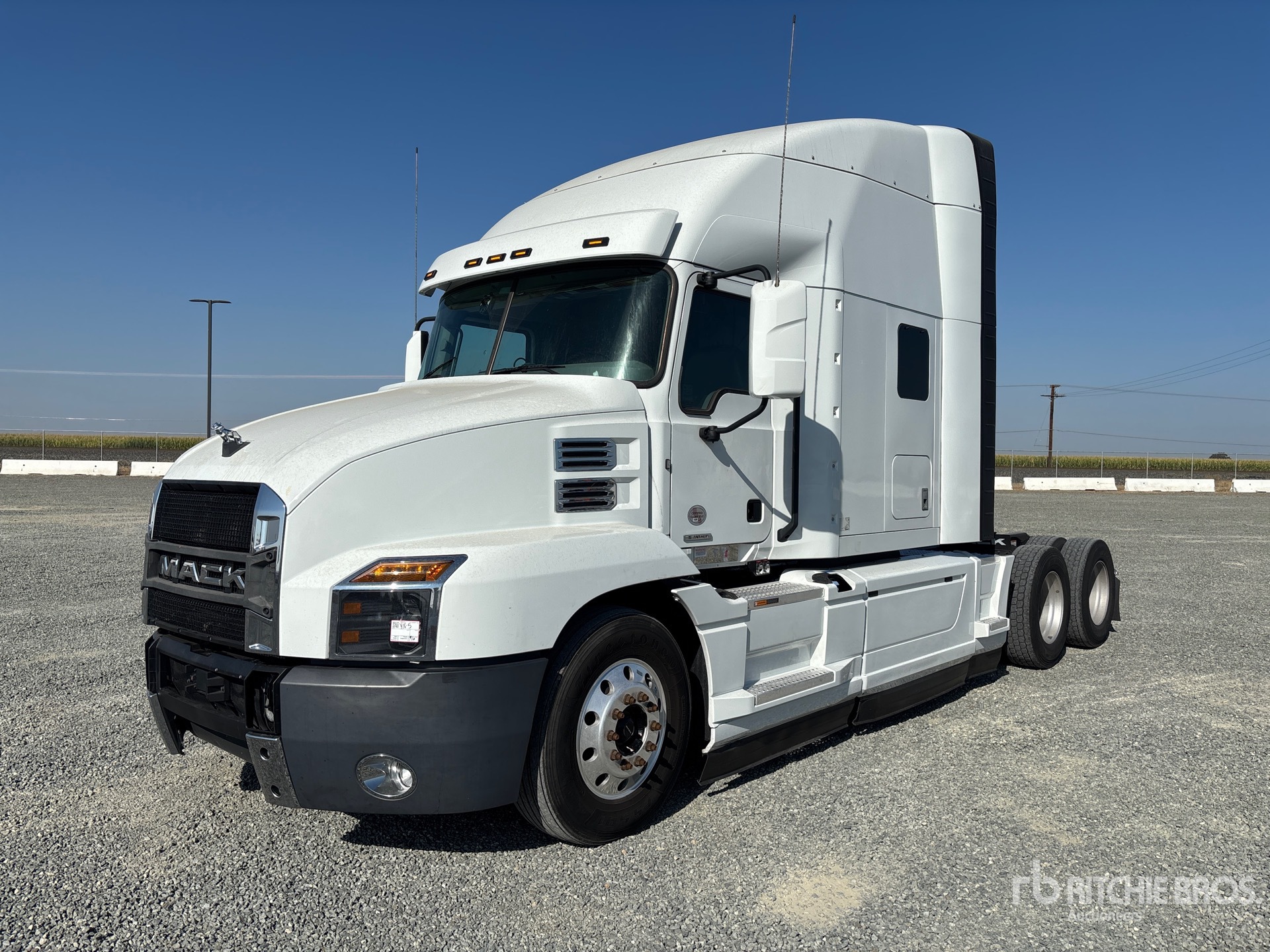 Photo of 2022 Mack AN64T