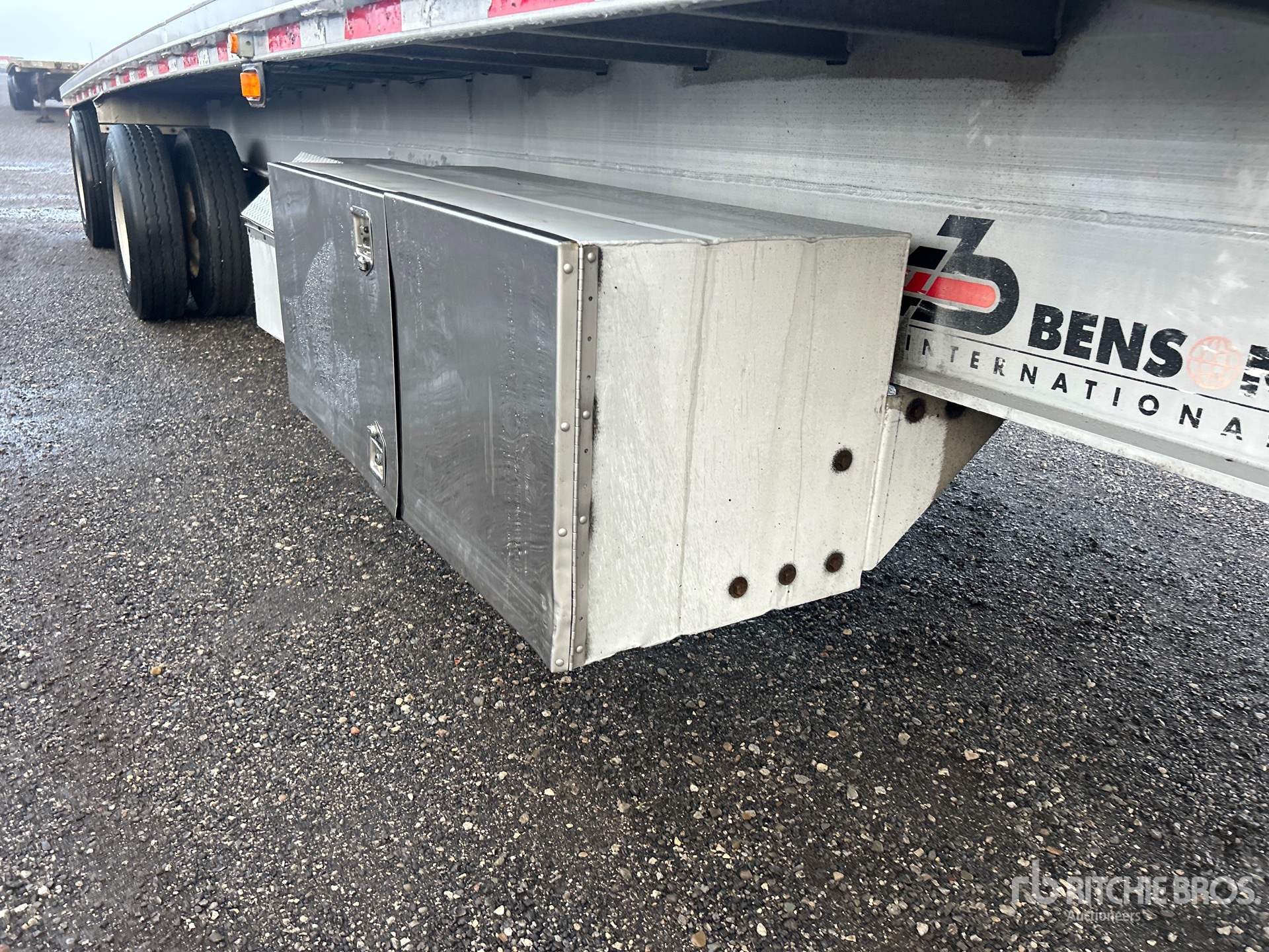 2006 Benson 48 ft T/A Spread Axle