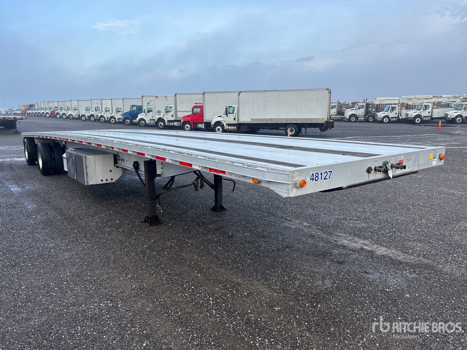 2006 Benson 48 ft T/A Spread Axle