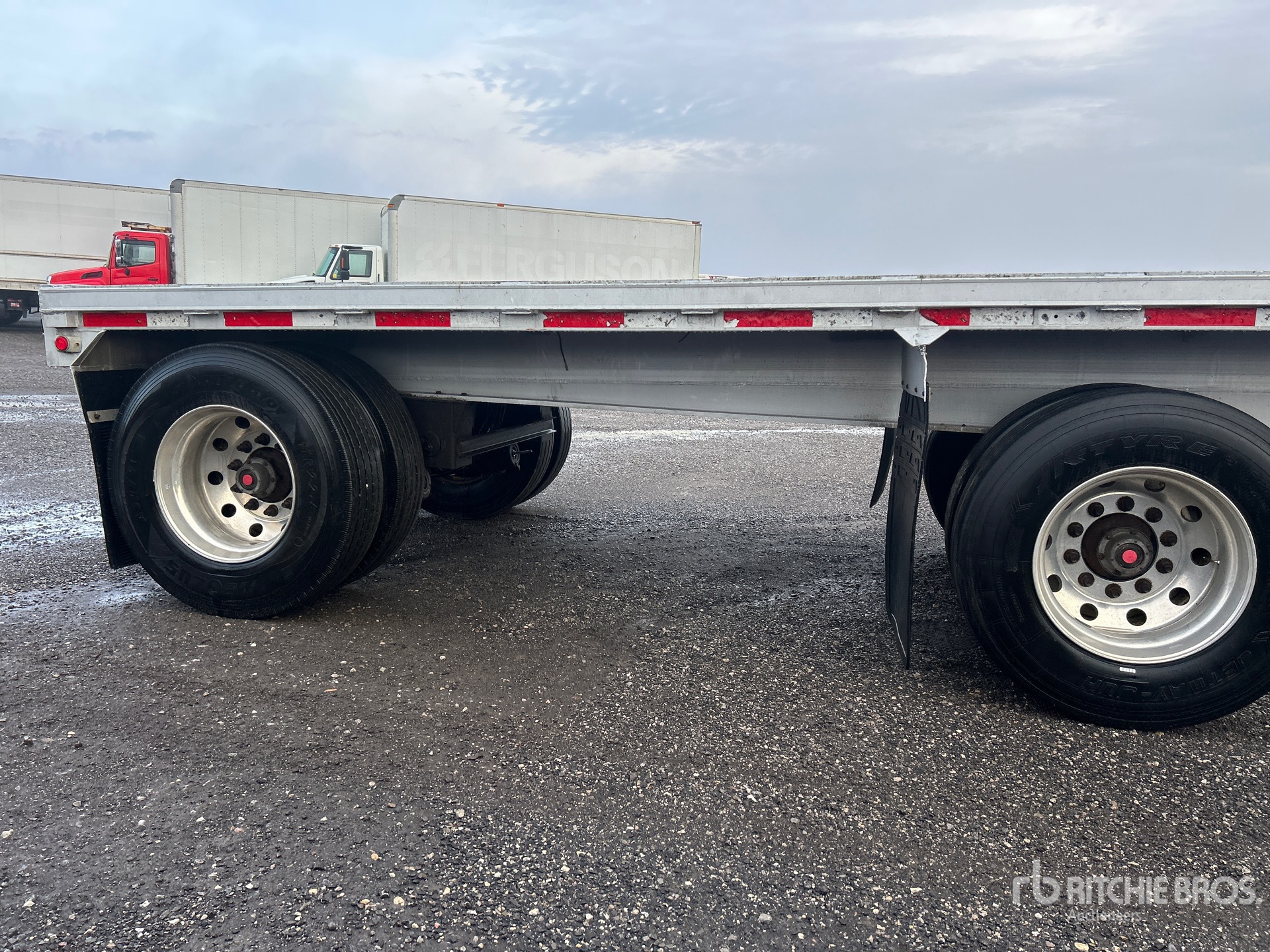 2006 Benson 48 ft T/A Spread Axle