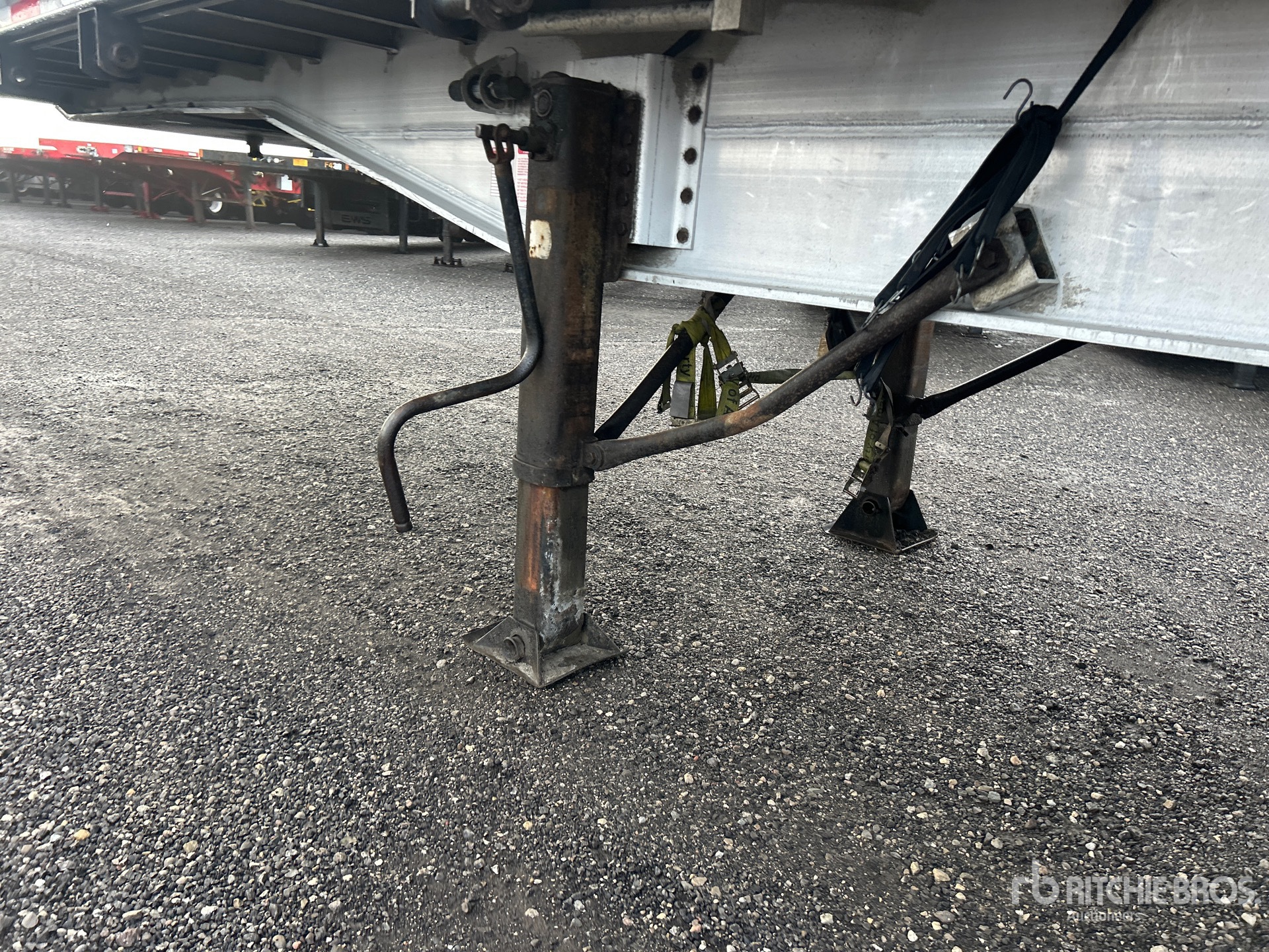 2006 Benson 48 ft T/A Spread Axle