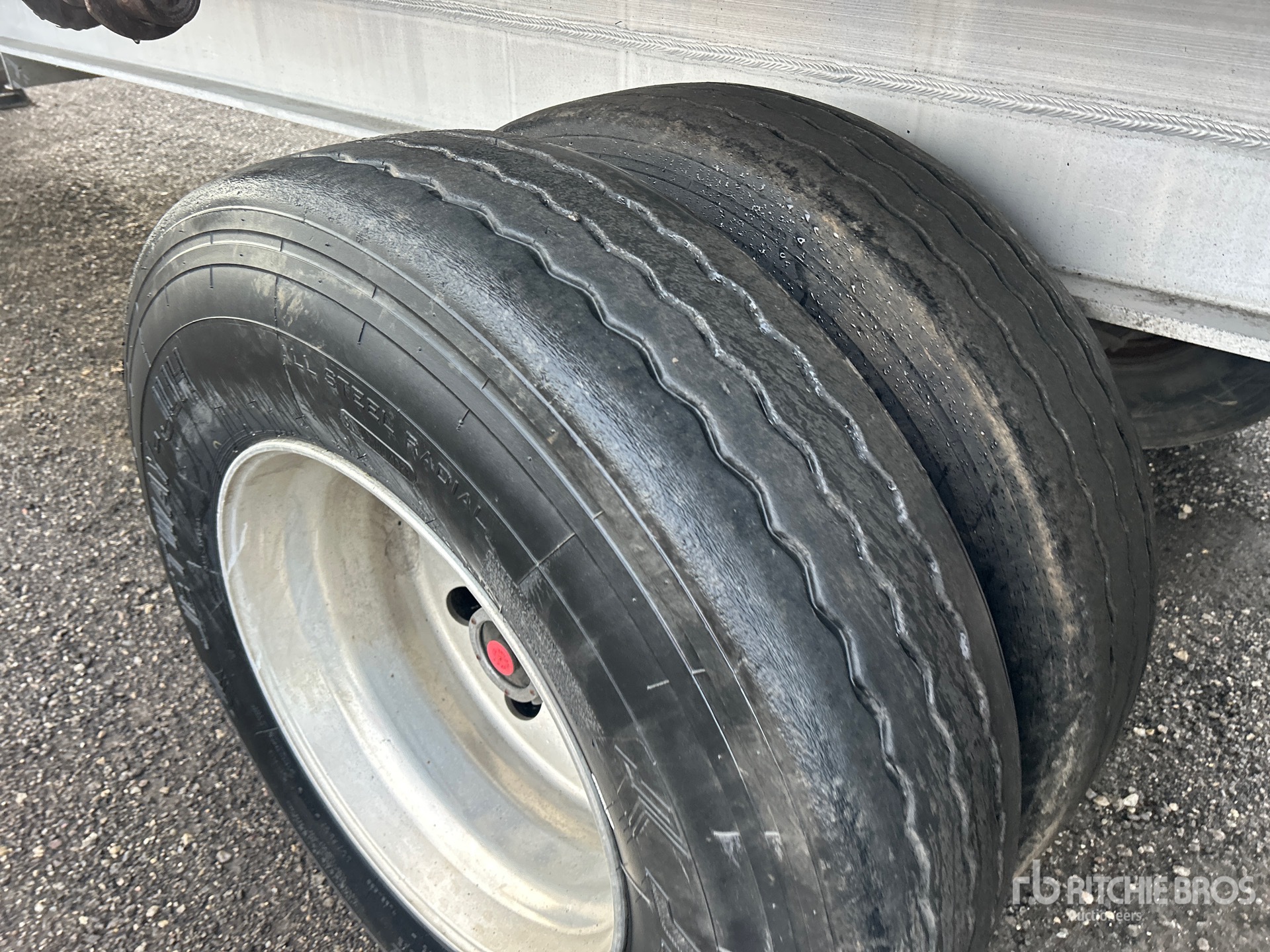 2006 Benson 48 ft T/A Spread Axle