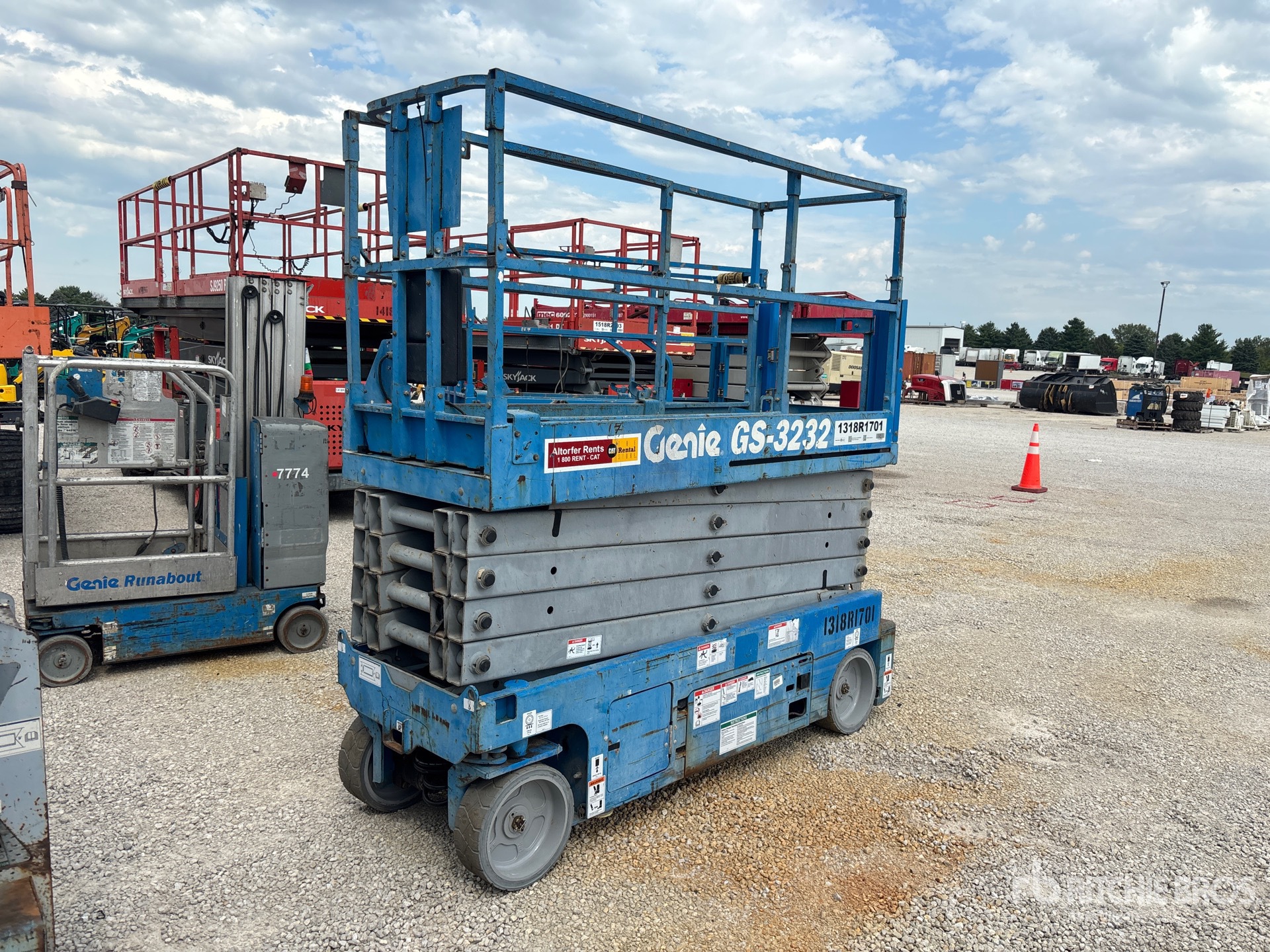 Photo of 2013 Genie GS-3232