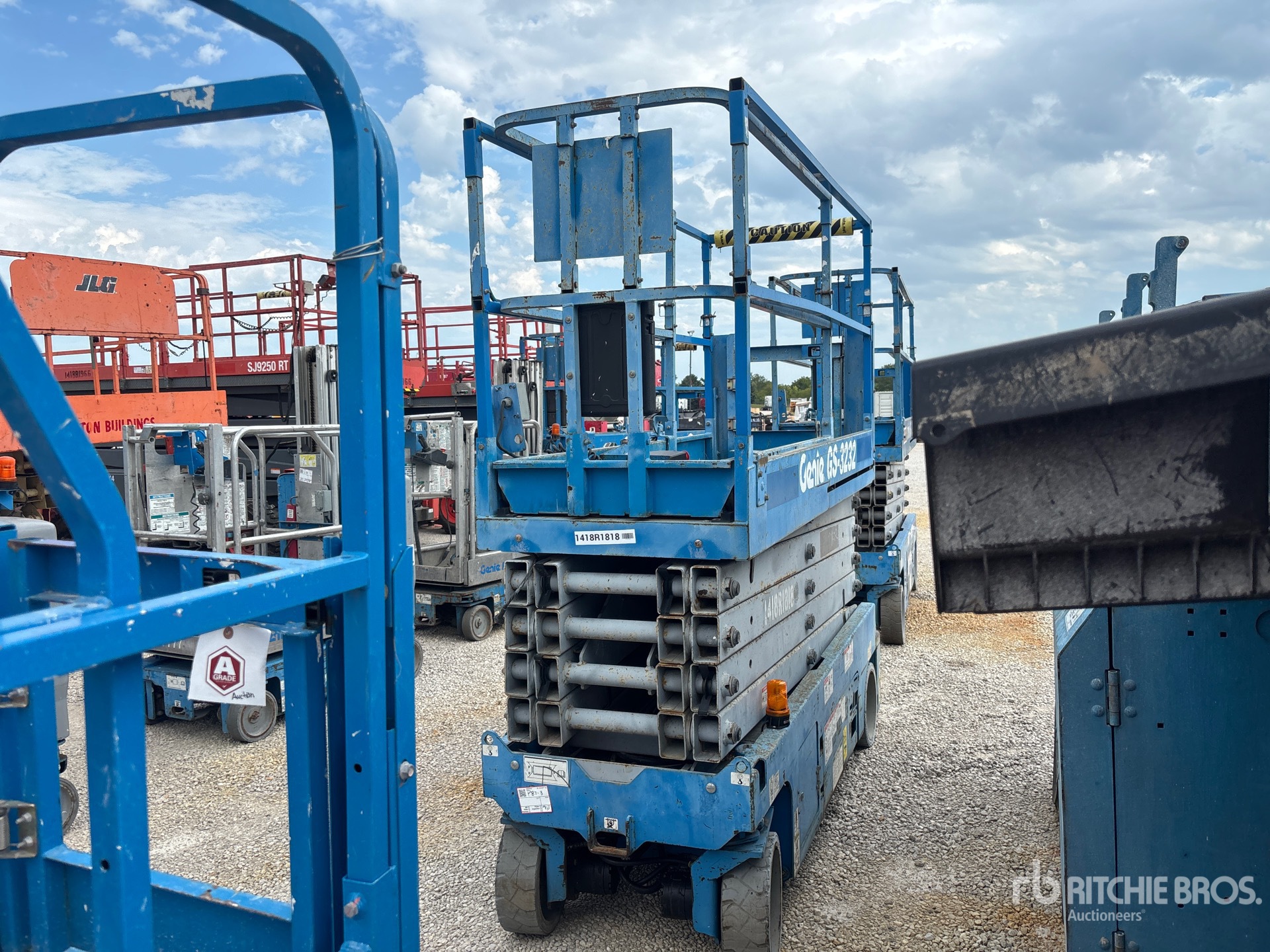 Photo of 2014 Genie GS-3232