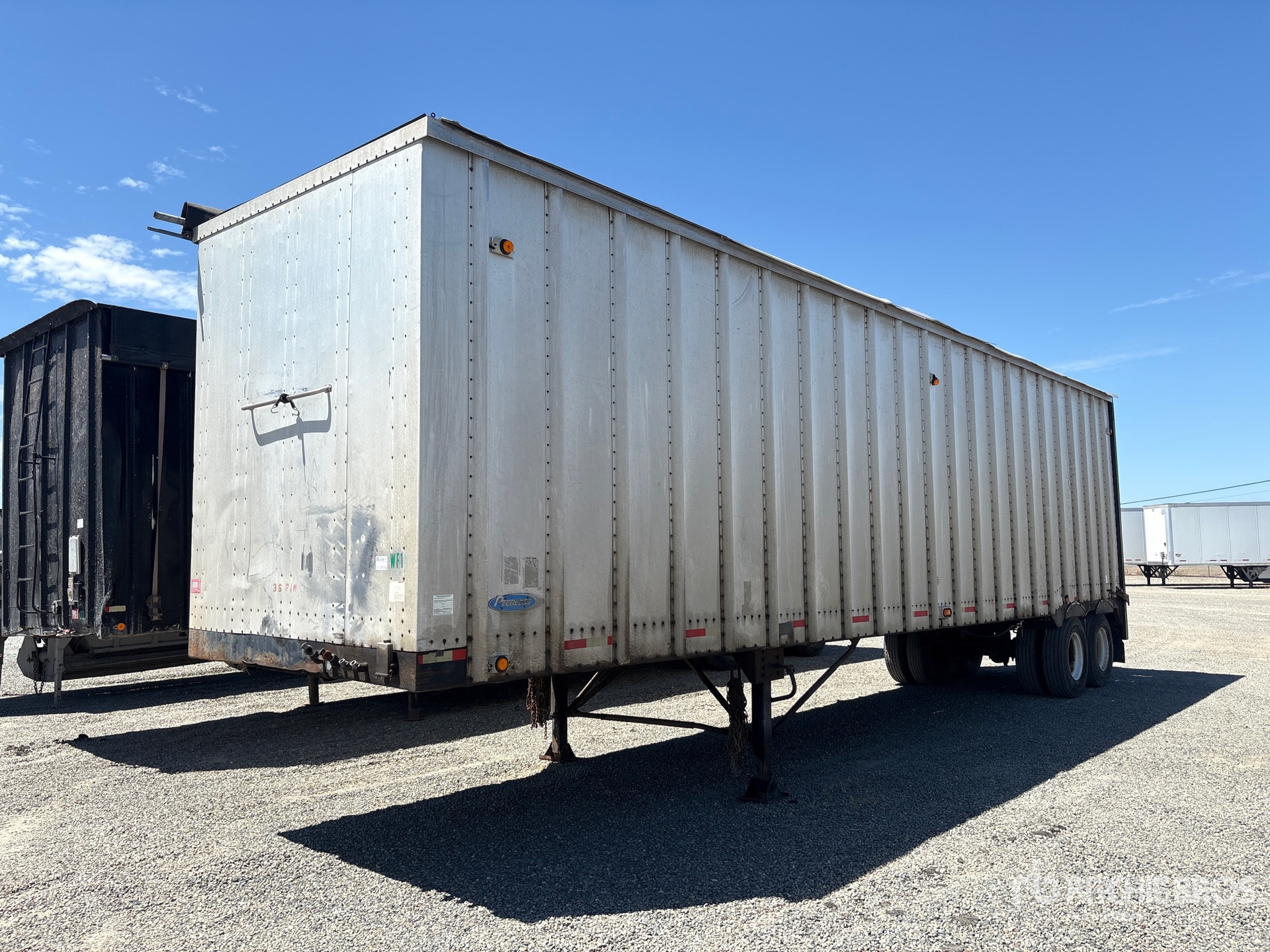 1989 Peerless 40 ft T/A Aluminum