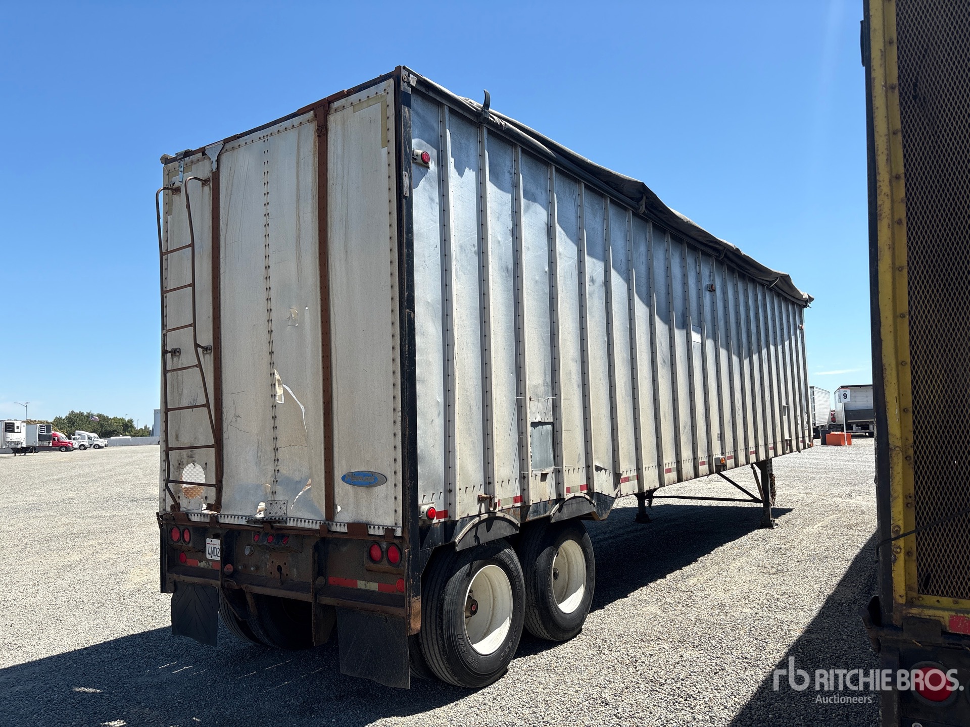 1989 Peerless 40 ft T/A Aluminum