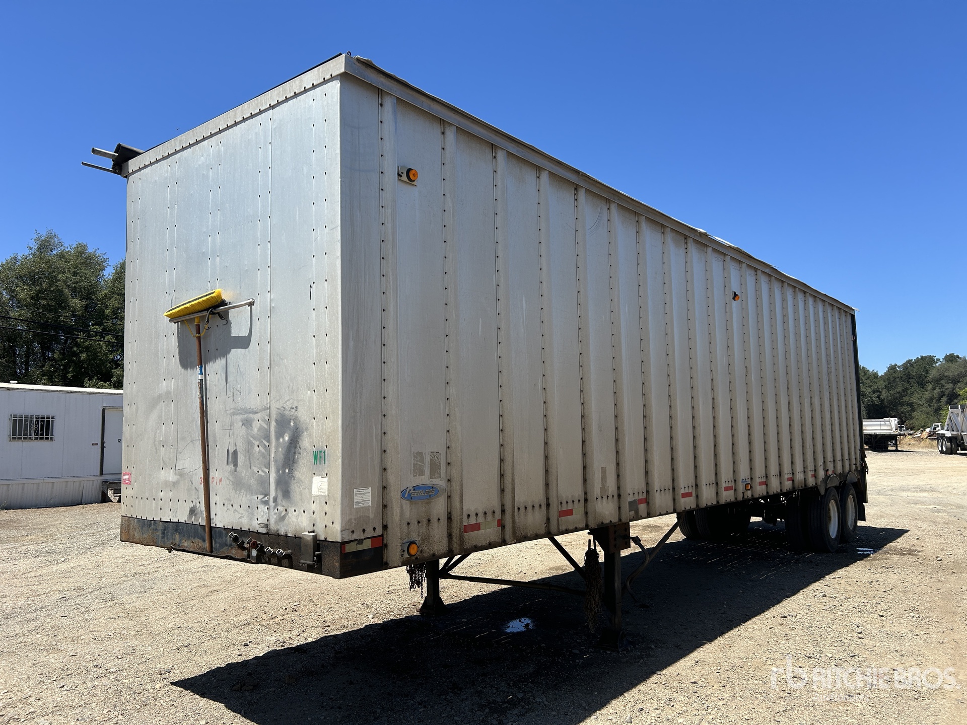 1989 Peerless 40 ft T/A Aluminum