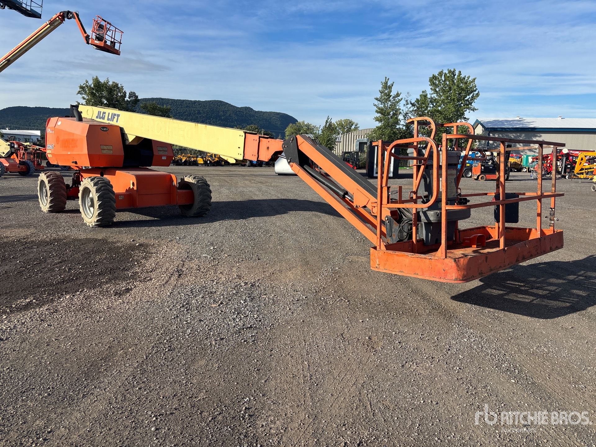 2015 JLG 660SJ