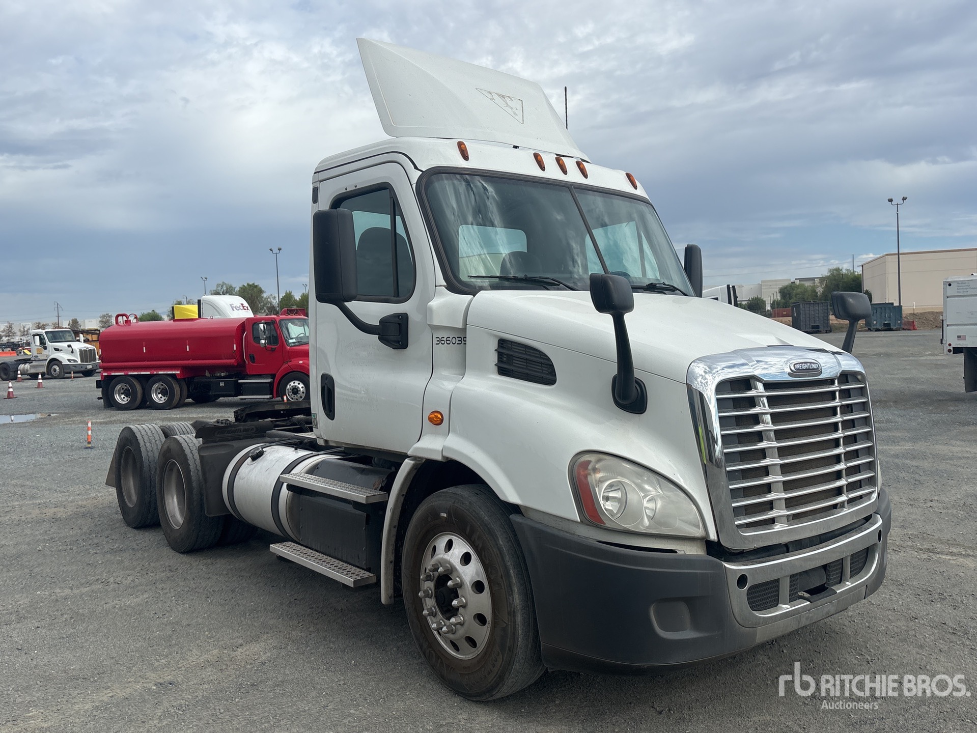 2016 Freightliner CASCADIA 113