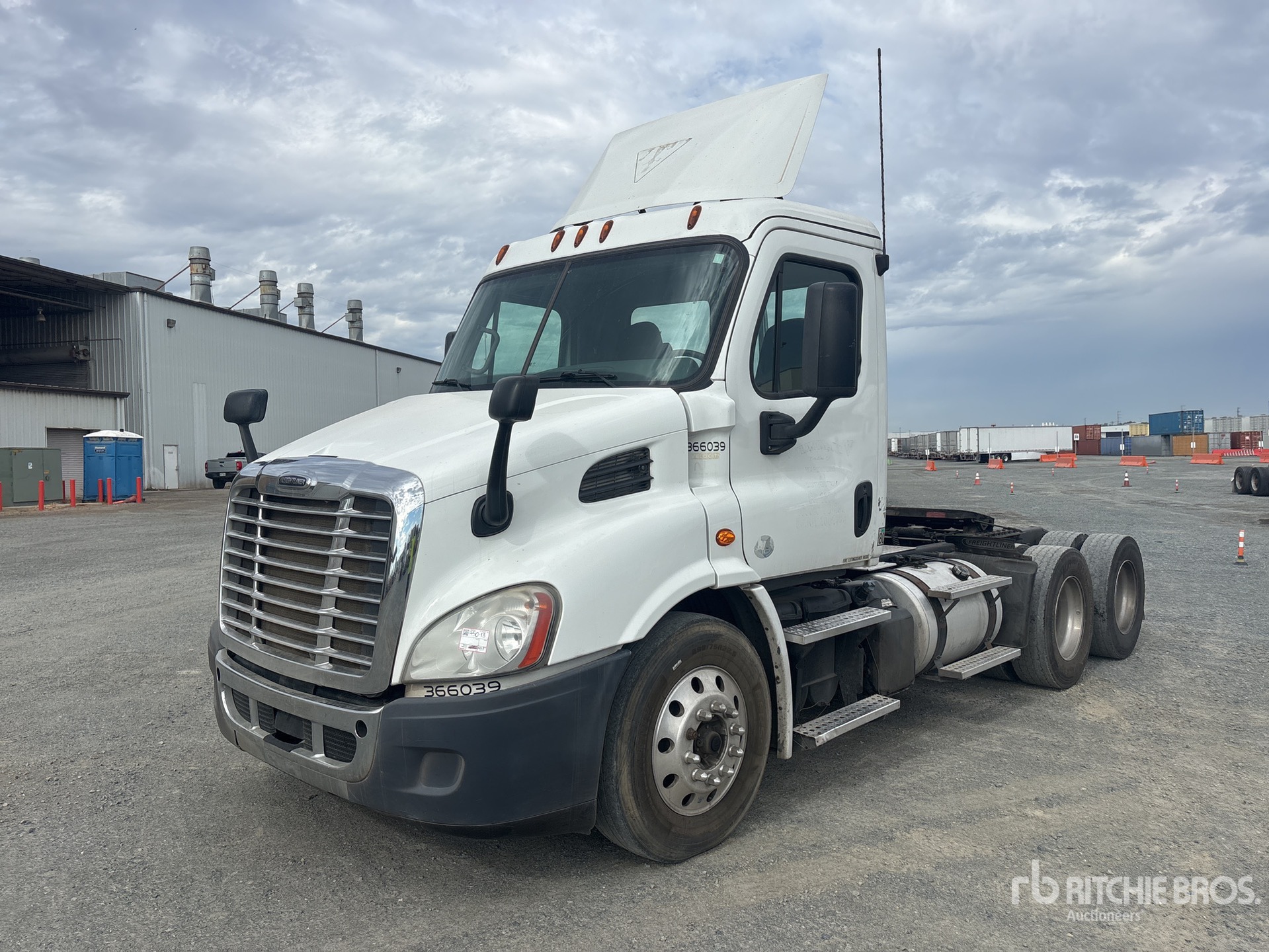 2016 Freightliner CASCADIA 113