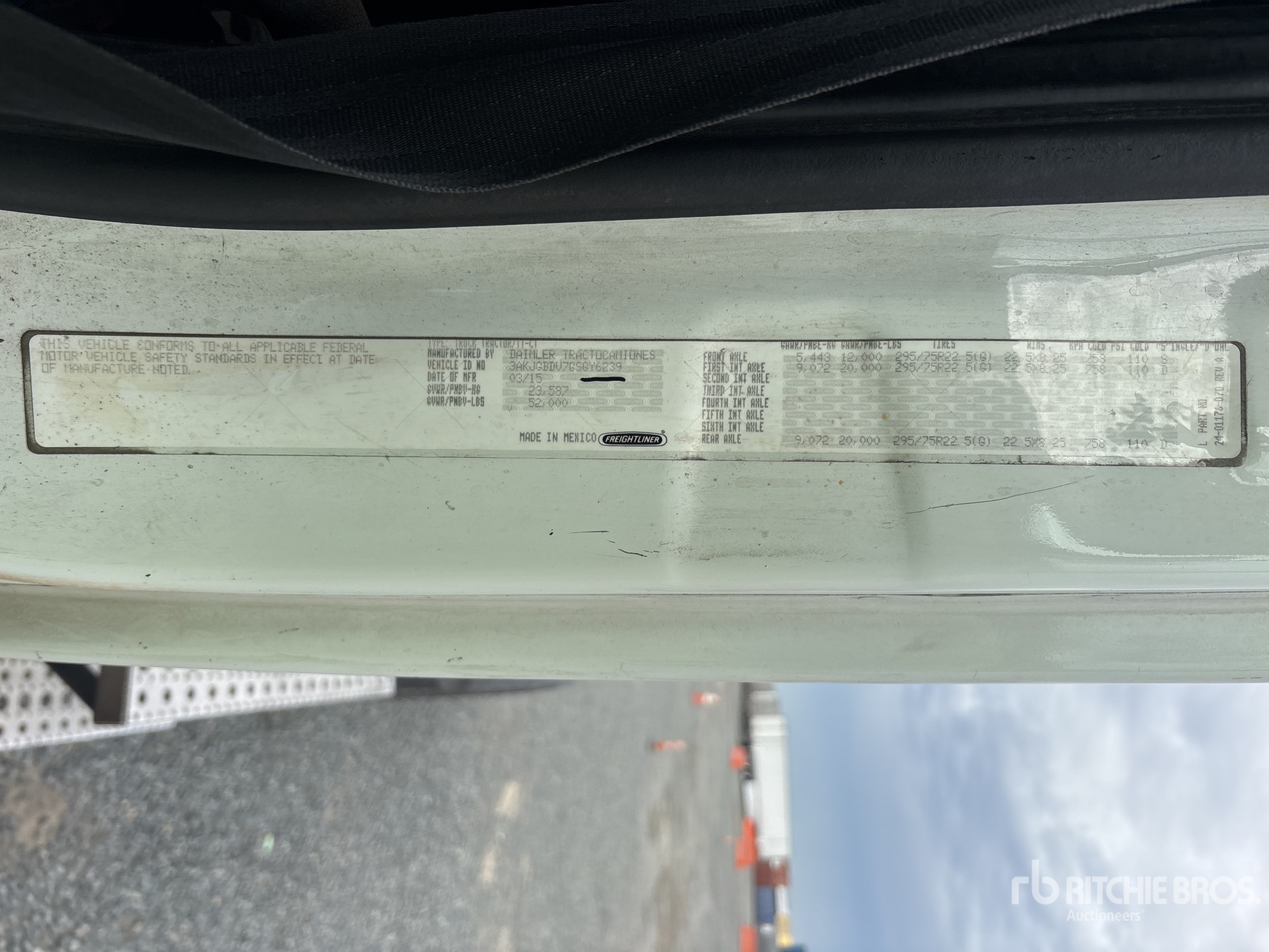 2016 Freightliner CASCADIA 113