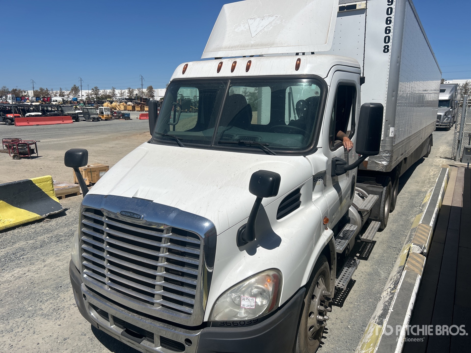 2016 Freightliner CASCADIA 113