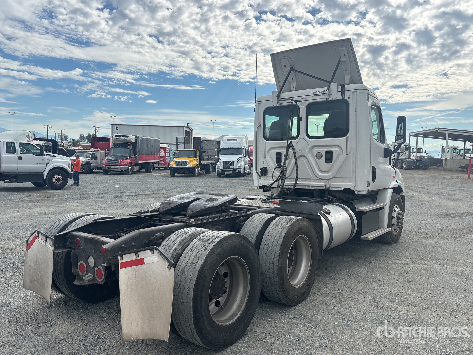 2016 Freightliner CASCADIA 113
