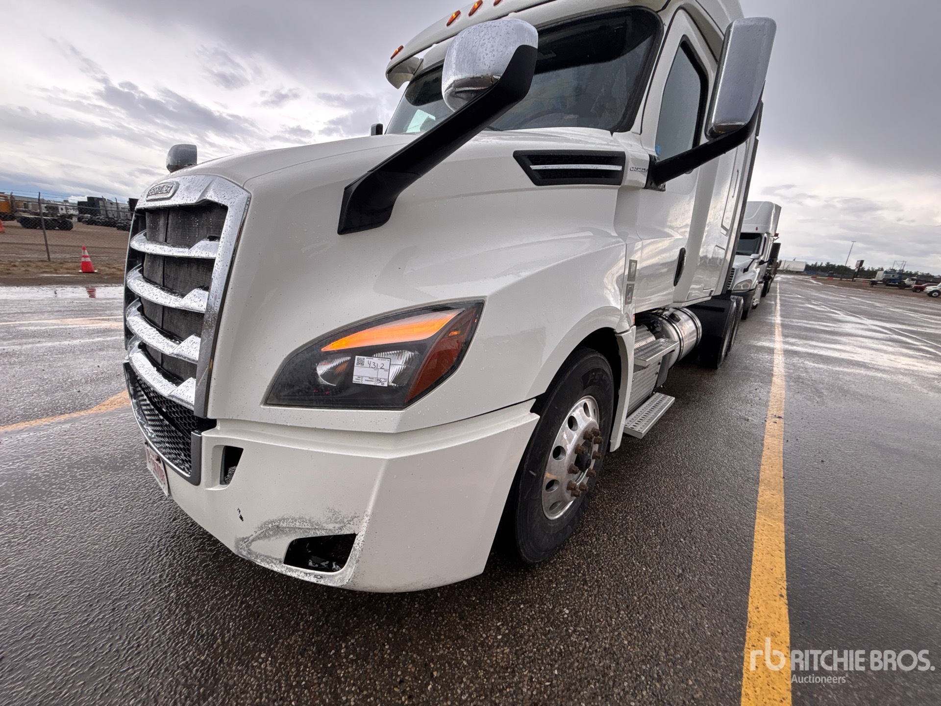 2019 Freightliner CASCADIA 126