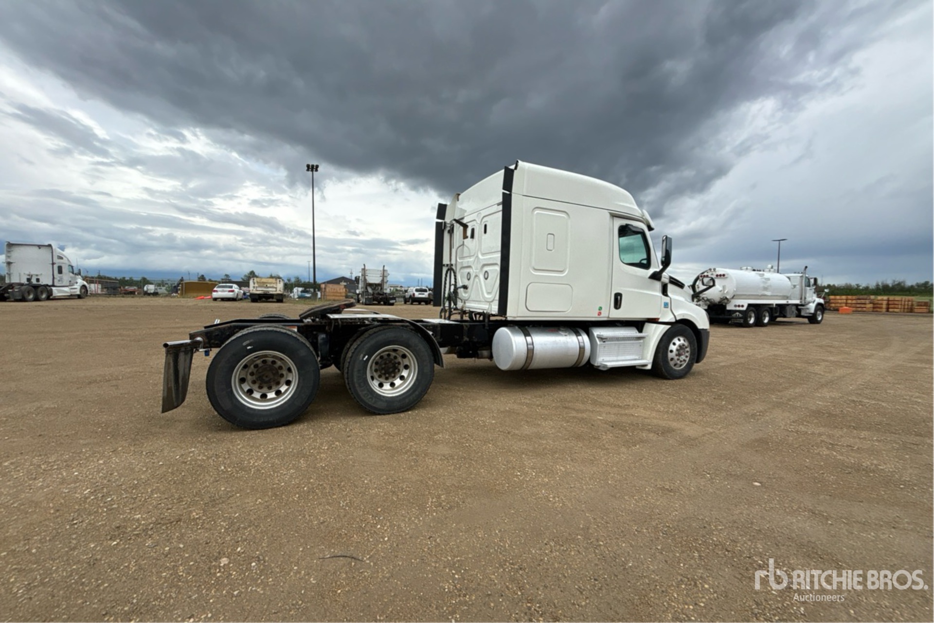 2019 Freightliner CASCADIA 126