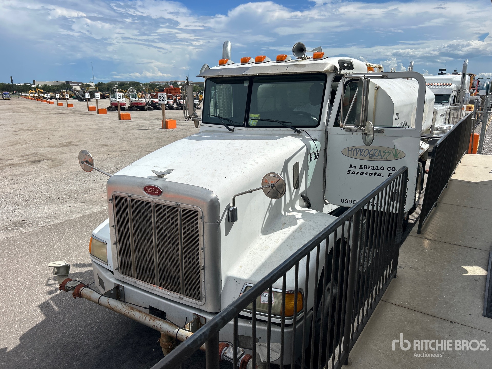 2002 Peterbilt 385