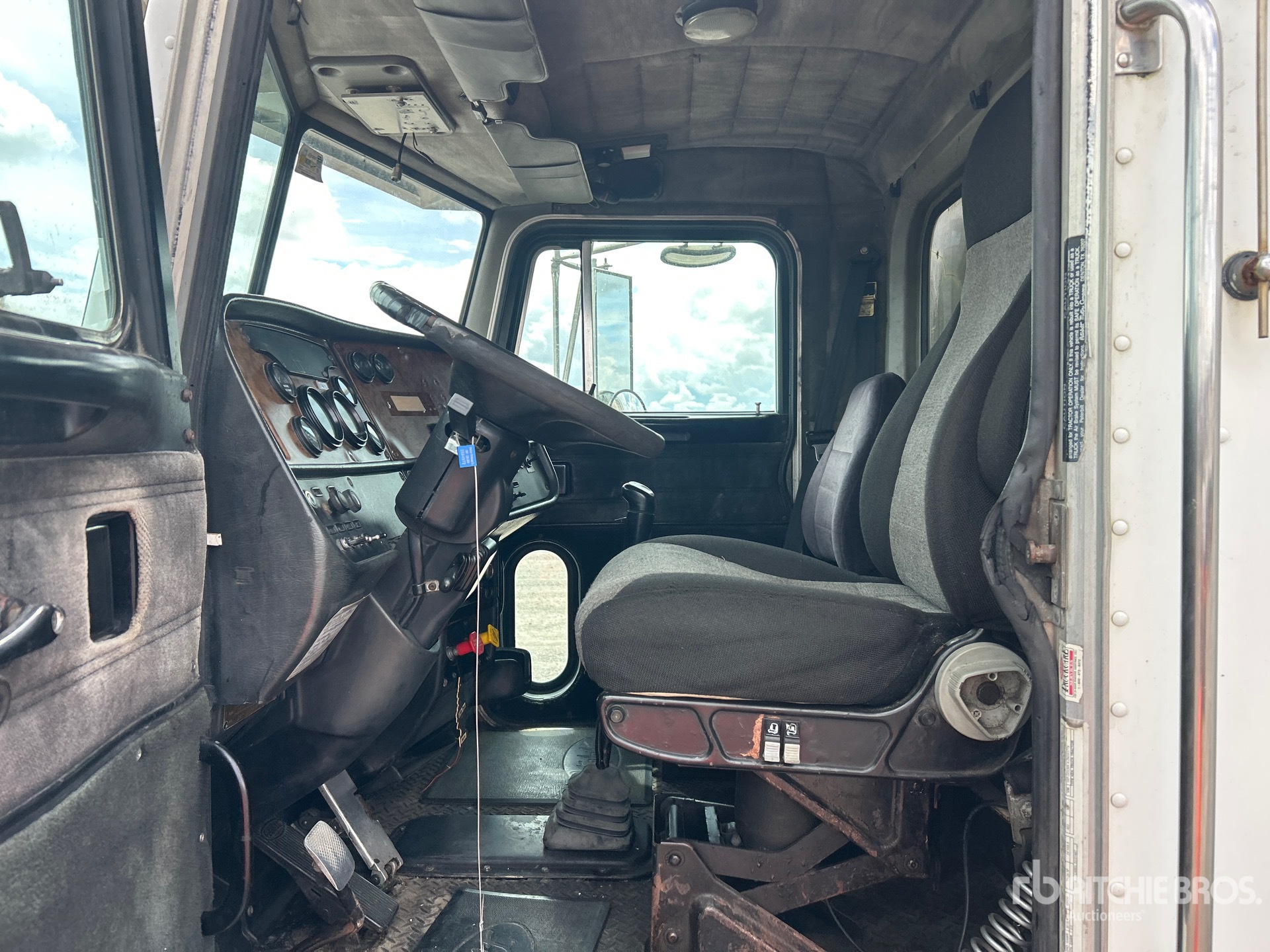 2002 Peterbilt 385