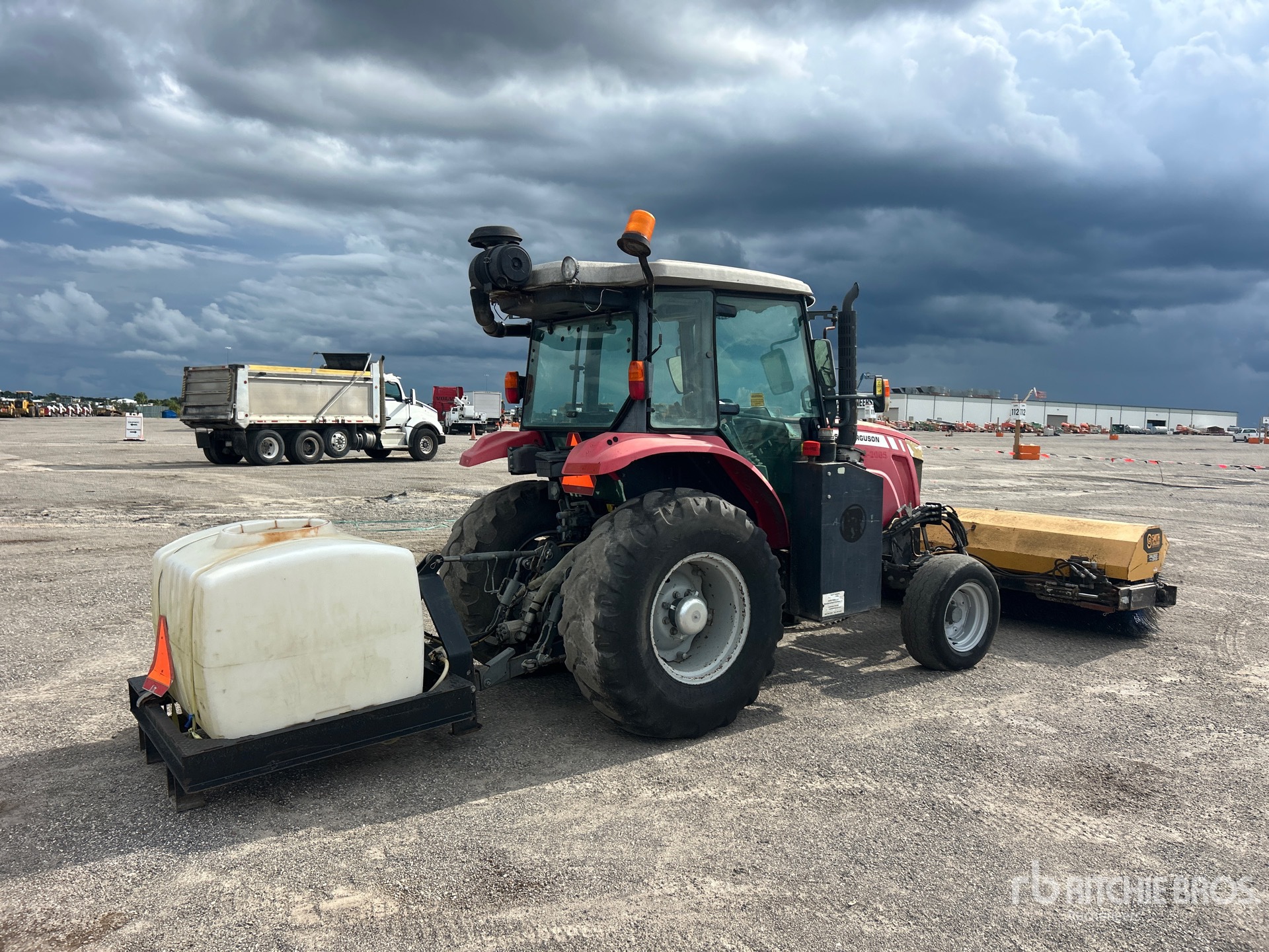 2017 Massey Ferguson 4607M