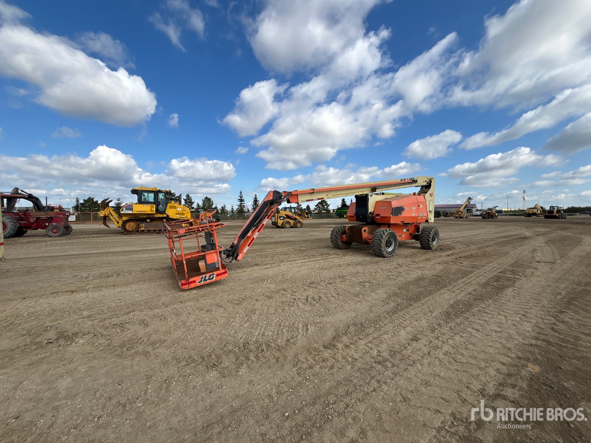 2013 JLG 800 AJ