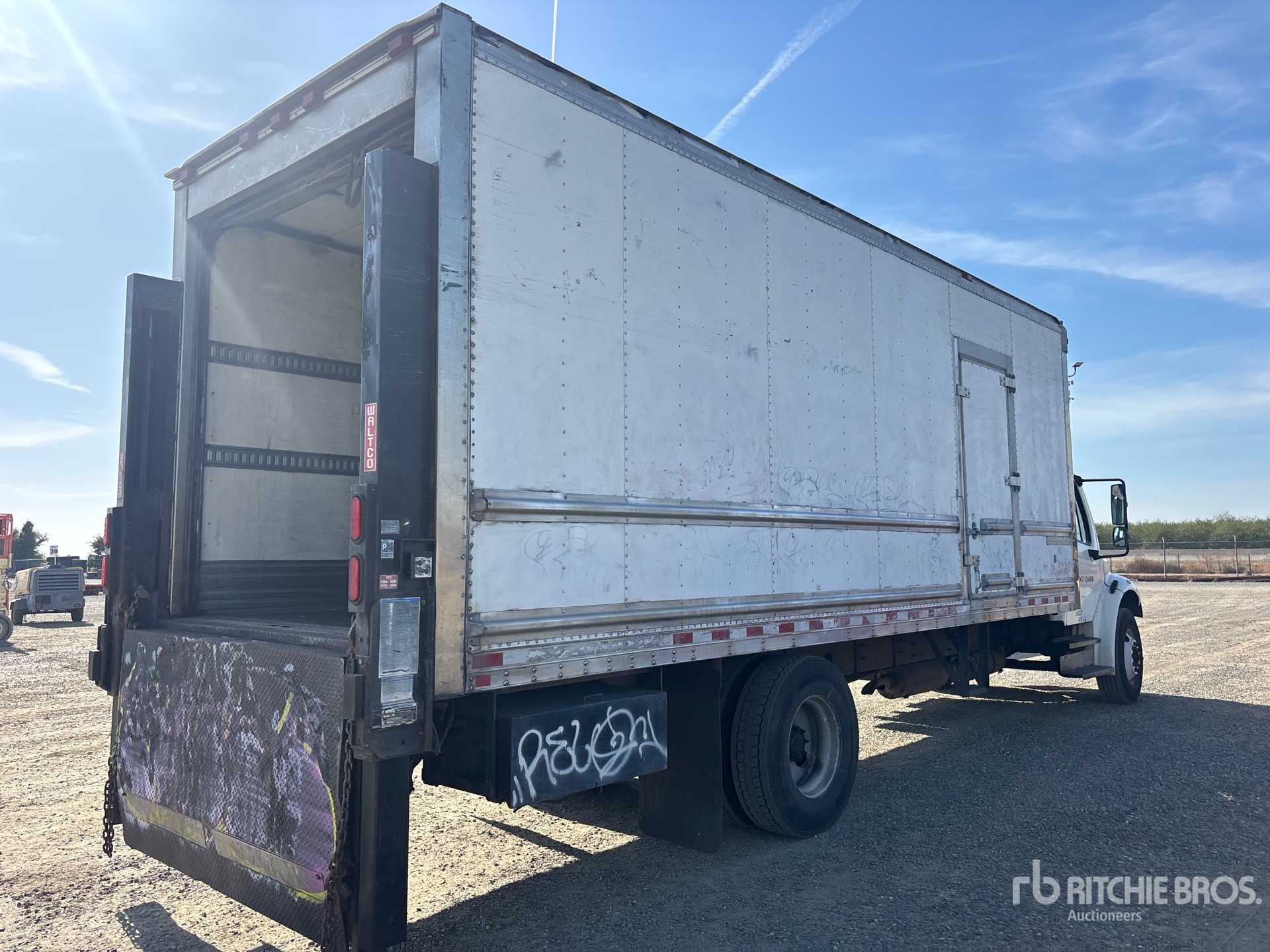 2016 Freightliner M2 106