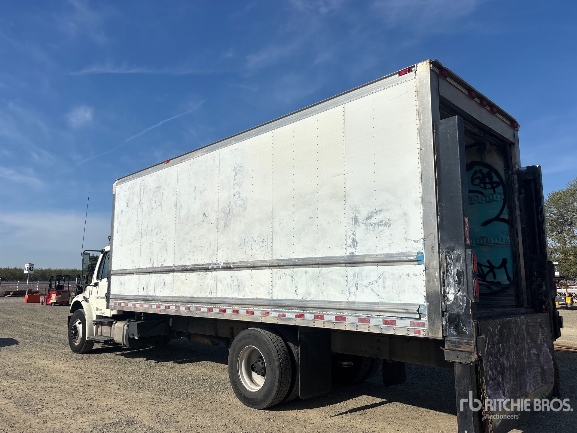 2016 Freightliner M2 106
