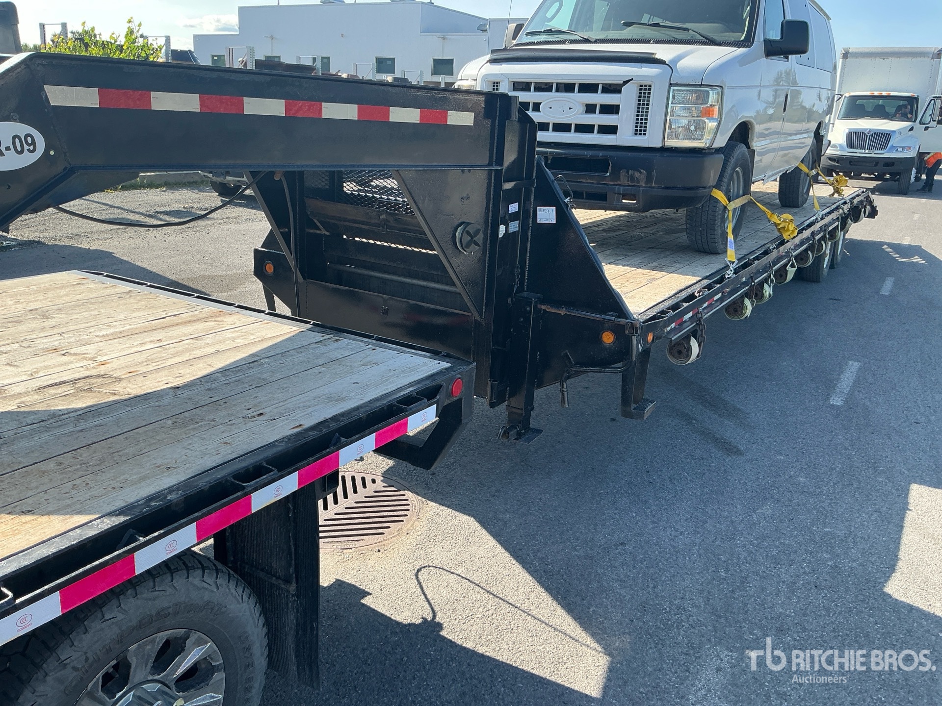 2006 Pj Trailers 38 ft T/A