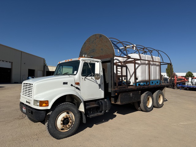 2001 International 4900 6x4 Mud Mixing Truck