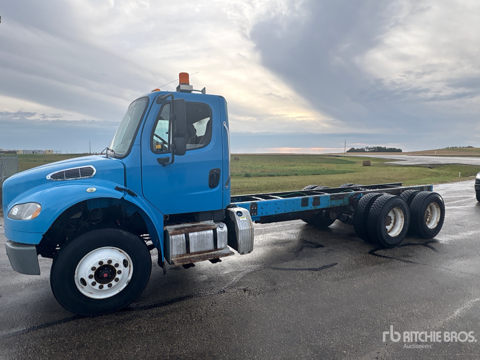 2015 Freightliner M2 106
