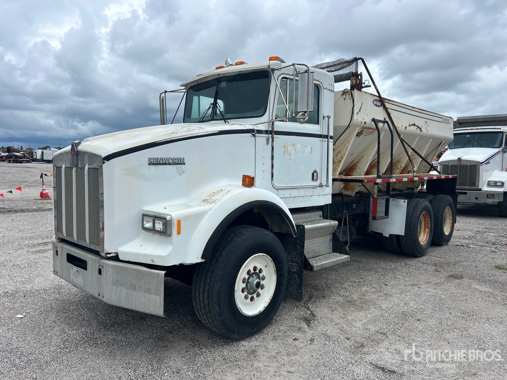Photo of Kenworth T880