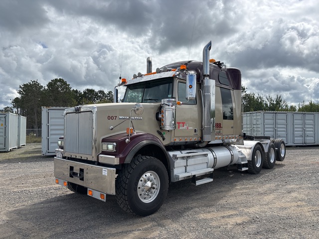 2013 Western Star 4900FA 8x4 Heavy Haul Tri/A Sleeper Truck Tractor 2013 Western Star 4900FA 8x4 Heavy Haul Tri/A Sleeper Truck Tractor
