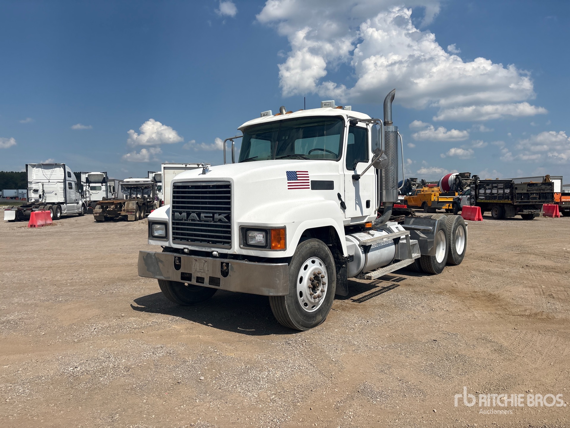 Photo of 2004 Mack CH613