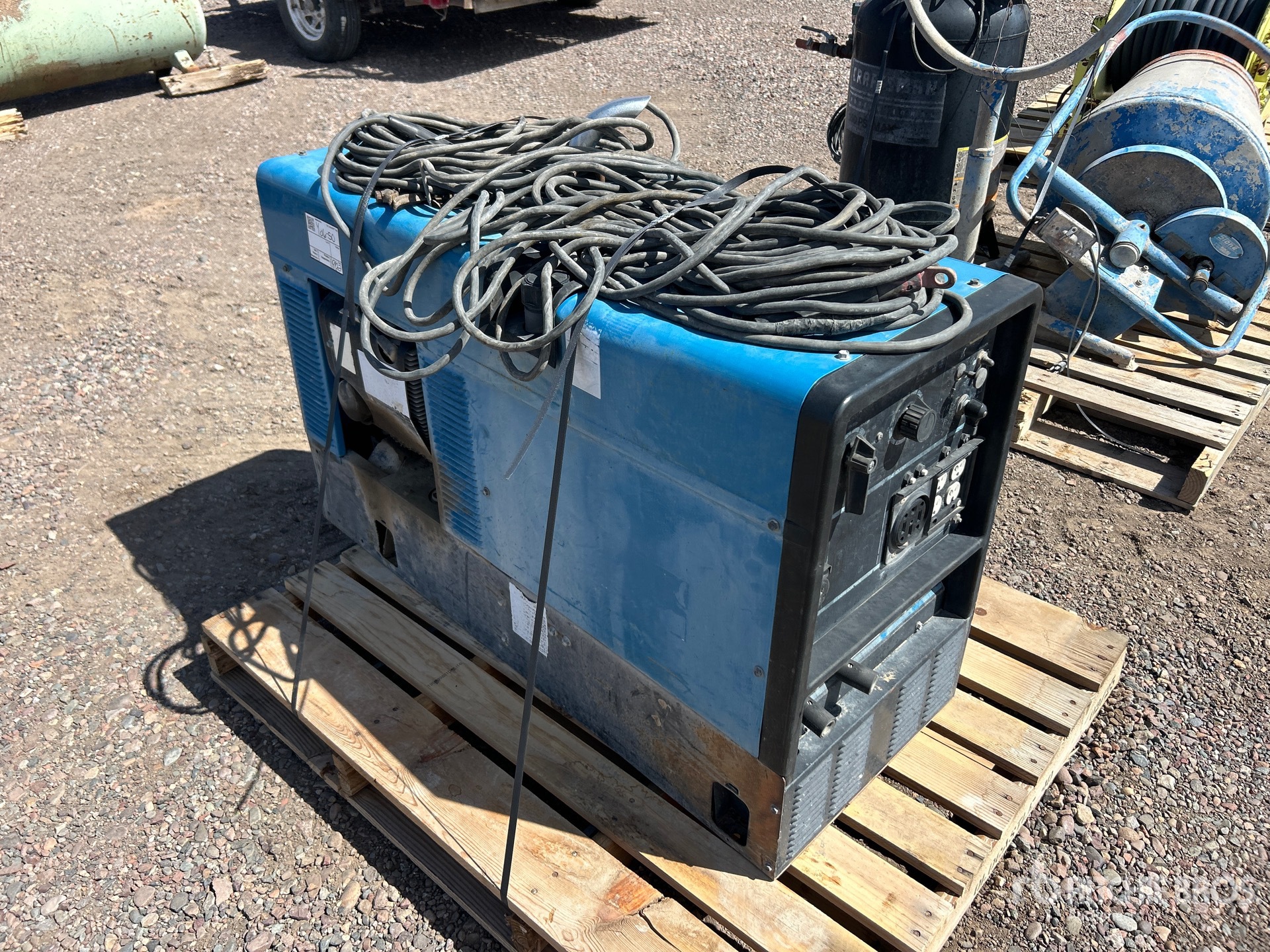 2000 Lincoln 225 A SKID-MOUNTED