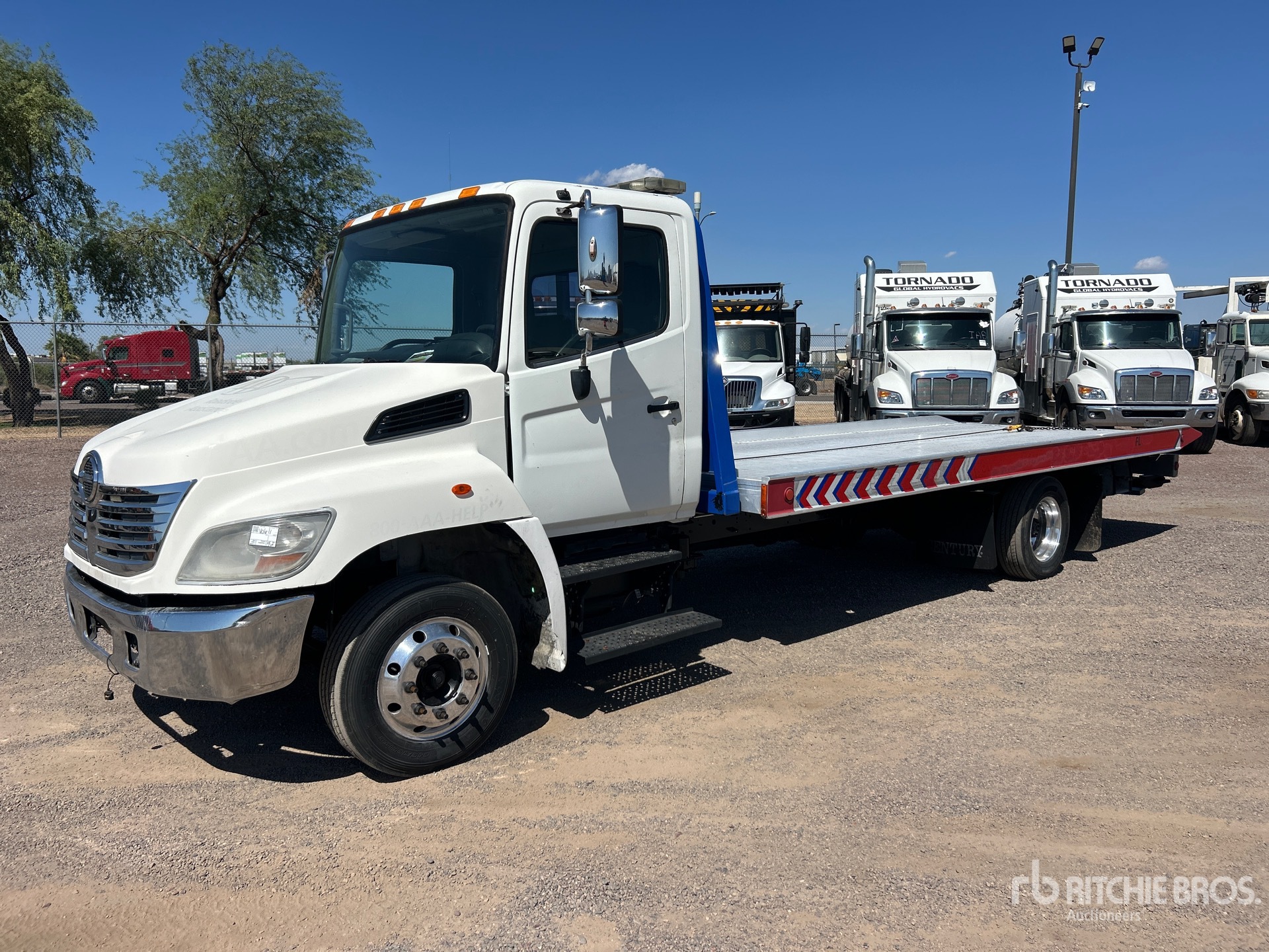 Photo of 2010 Hino 238