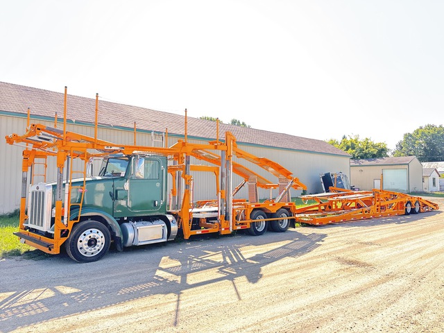 2013 Peterbilt 365 Car Carrier Truck 2013 Peterbilt 365 Car Carrier Truck