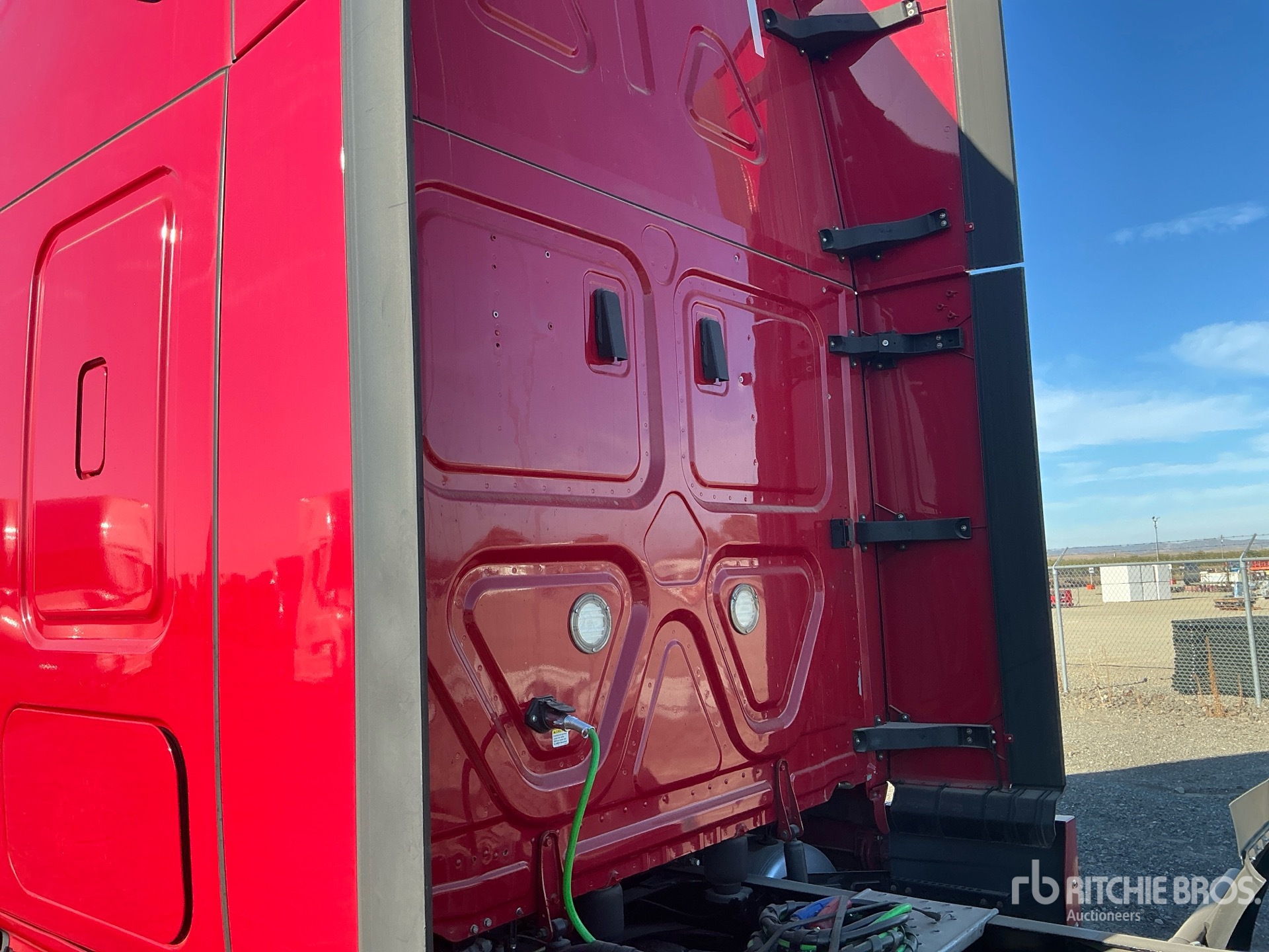 2022 Freightliner CASCADIA 126