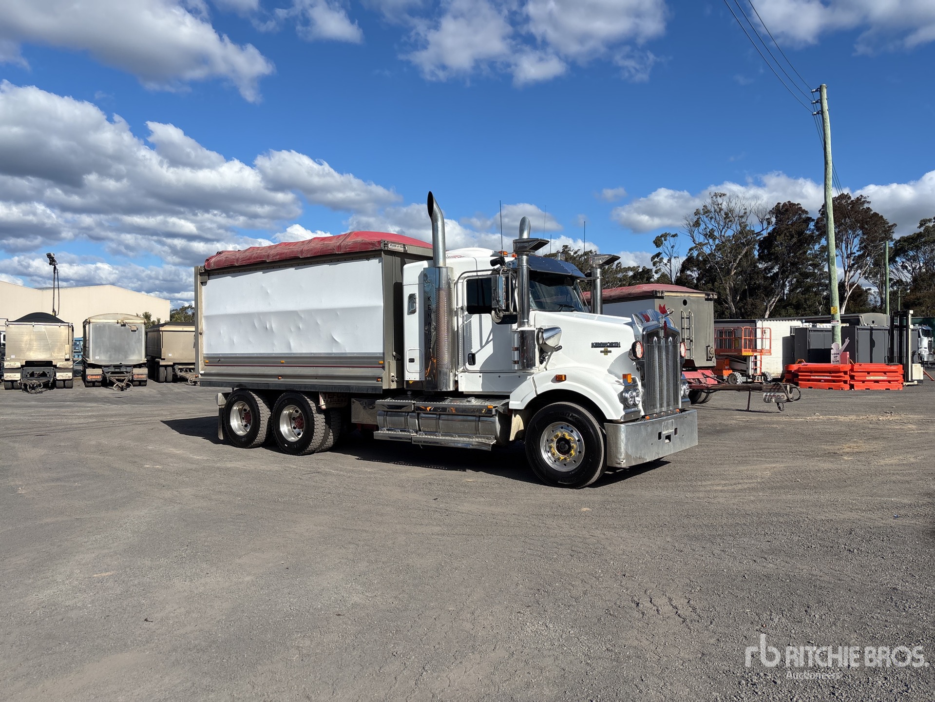 2013 Kenworth T409SAR