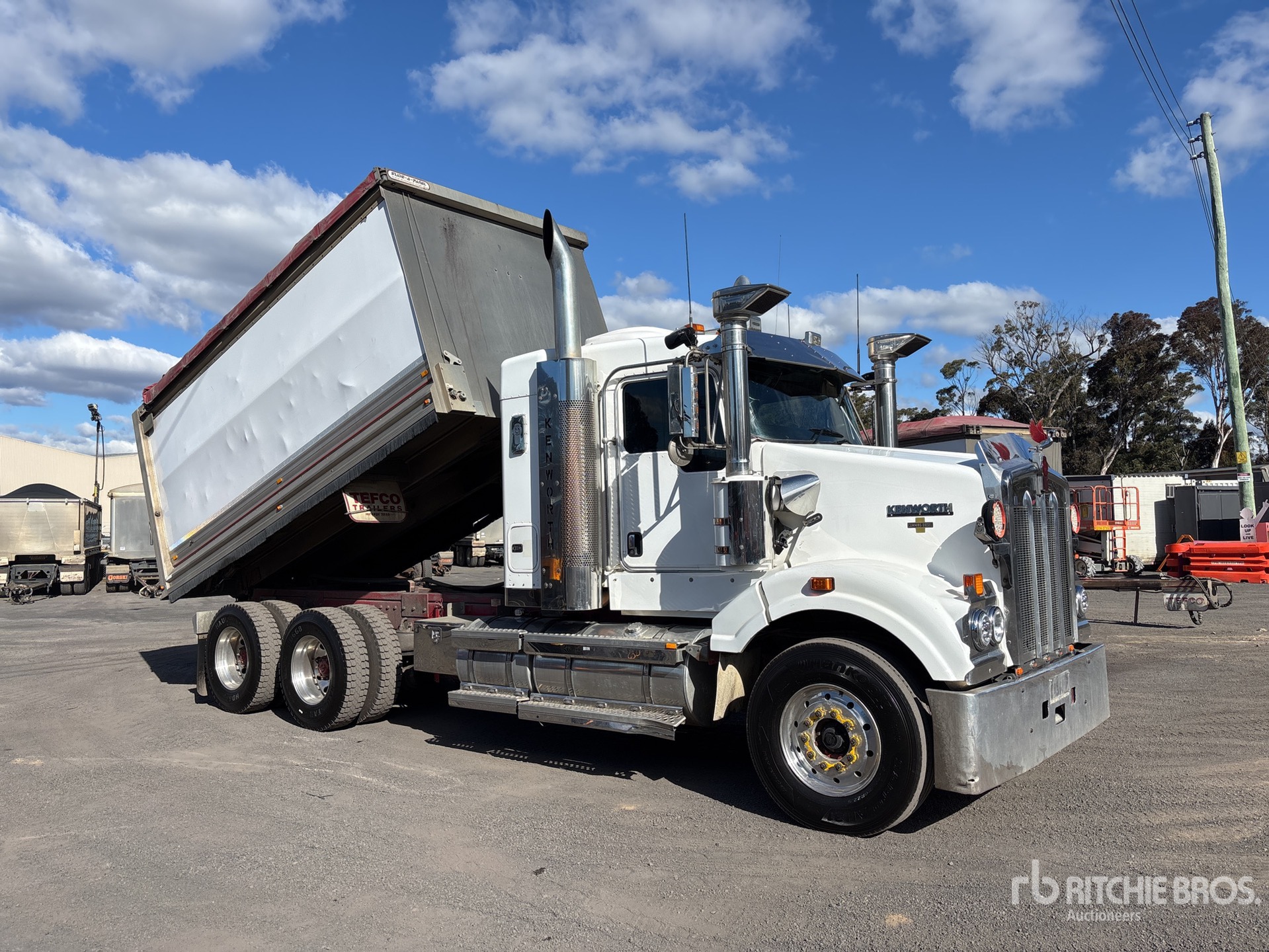 2013 Kenworth T409SAR