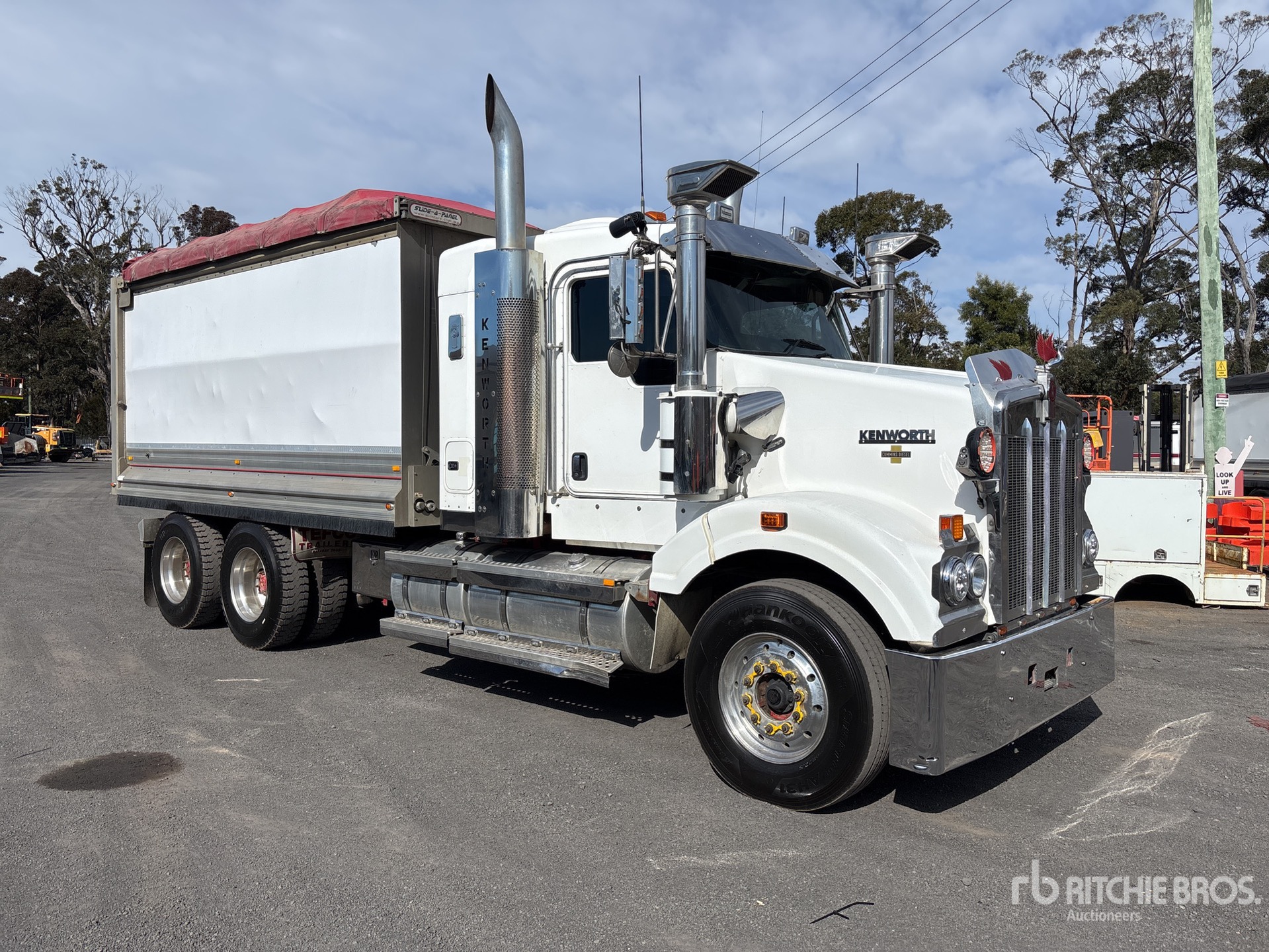 2013 Kenworth T409SAR