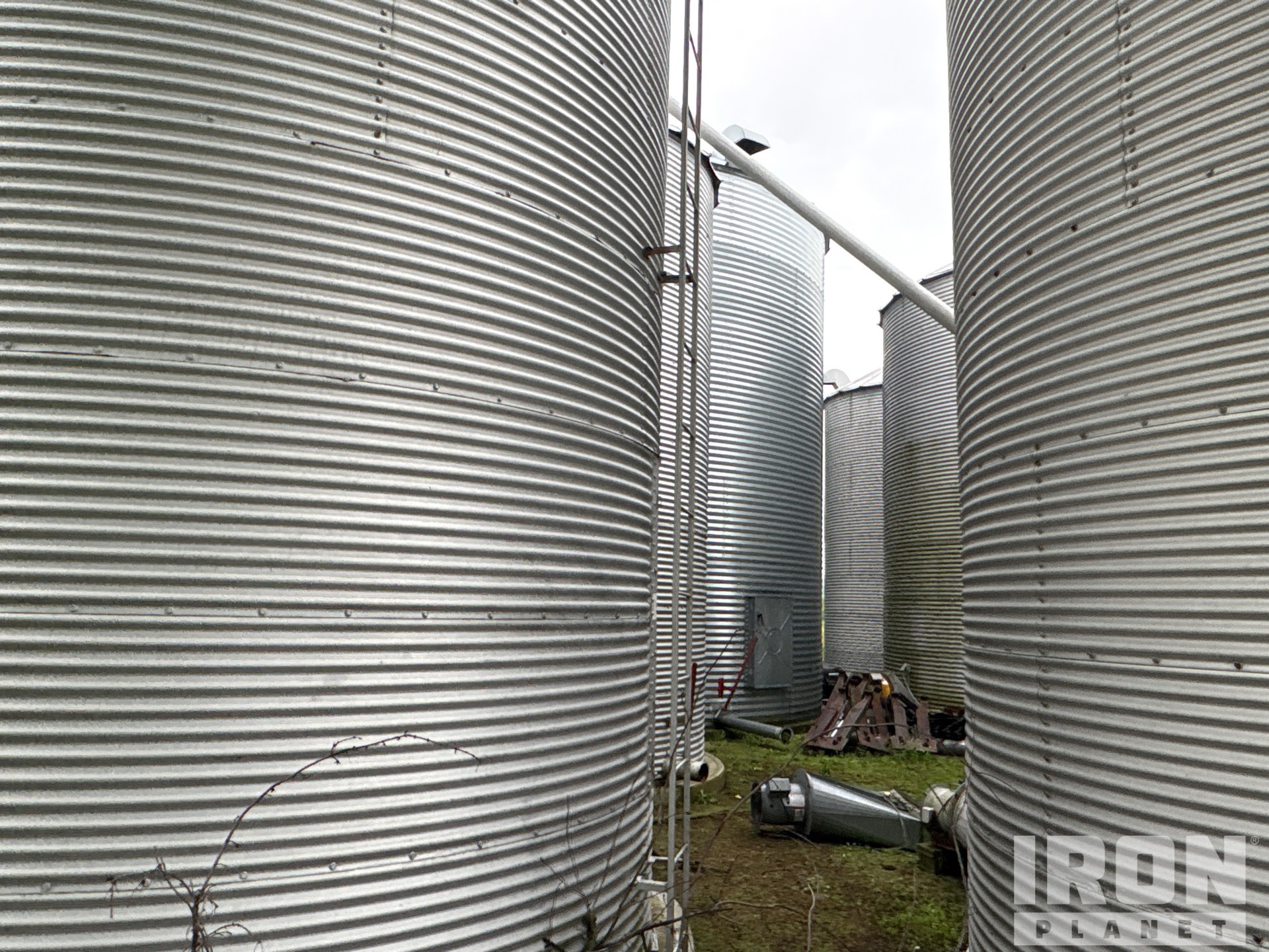Westeel +/- 2400 bu 8 Ring W/ homemade  ...