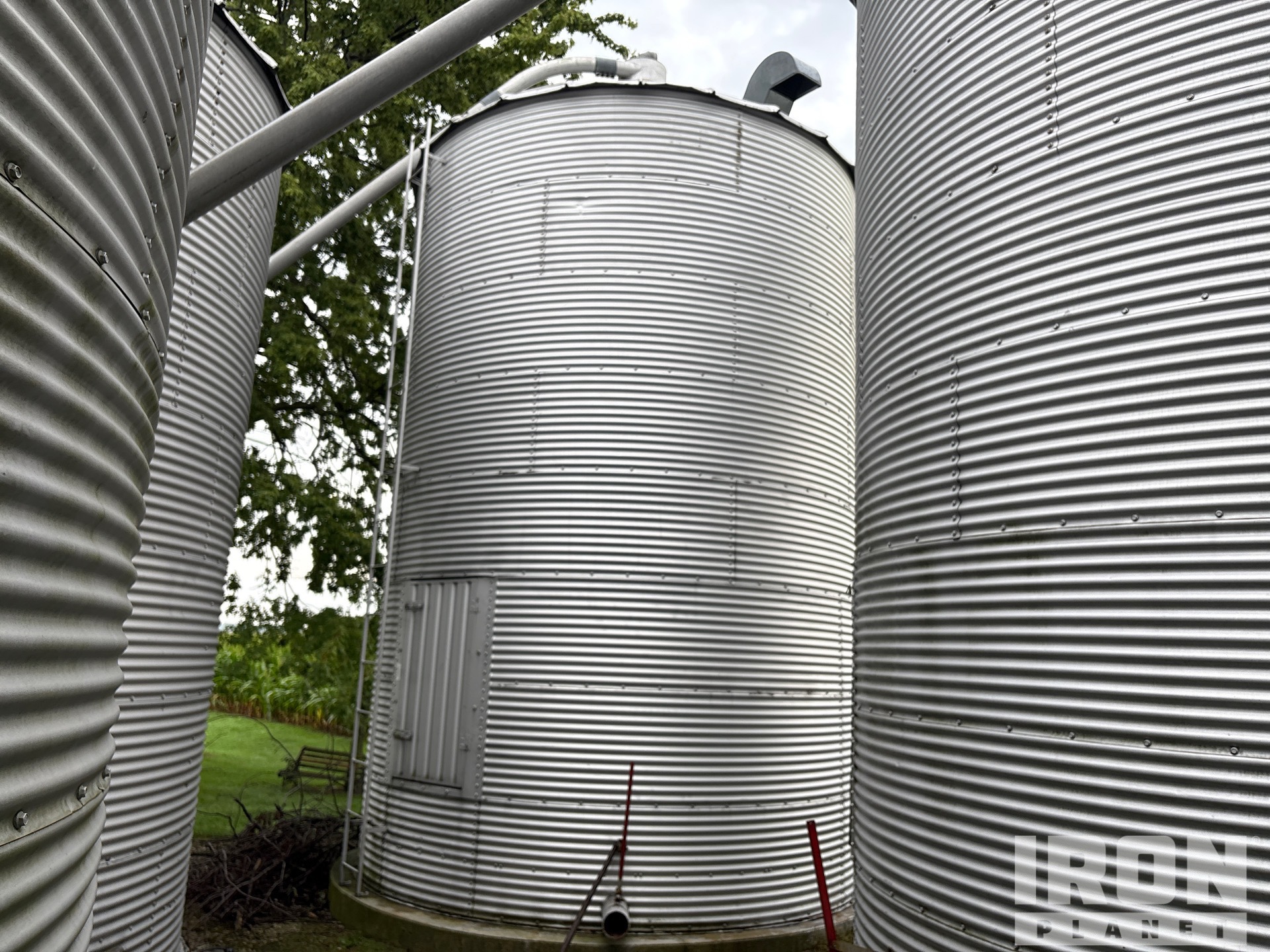 Photo of Westeel +/- 2400 bu 8 Ring W/ homemade  ...