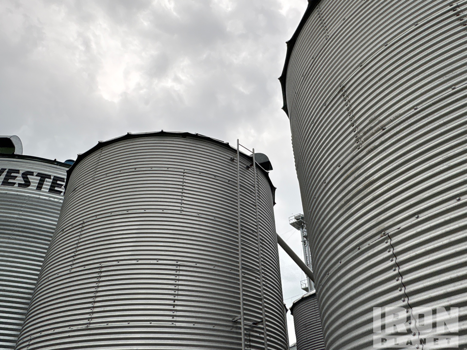 Westeel +/- 2400 bu 8 Ring W/ homemade  ...