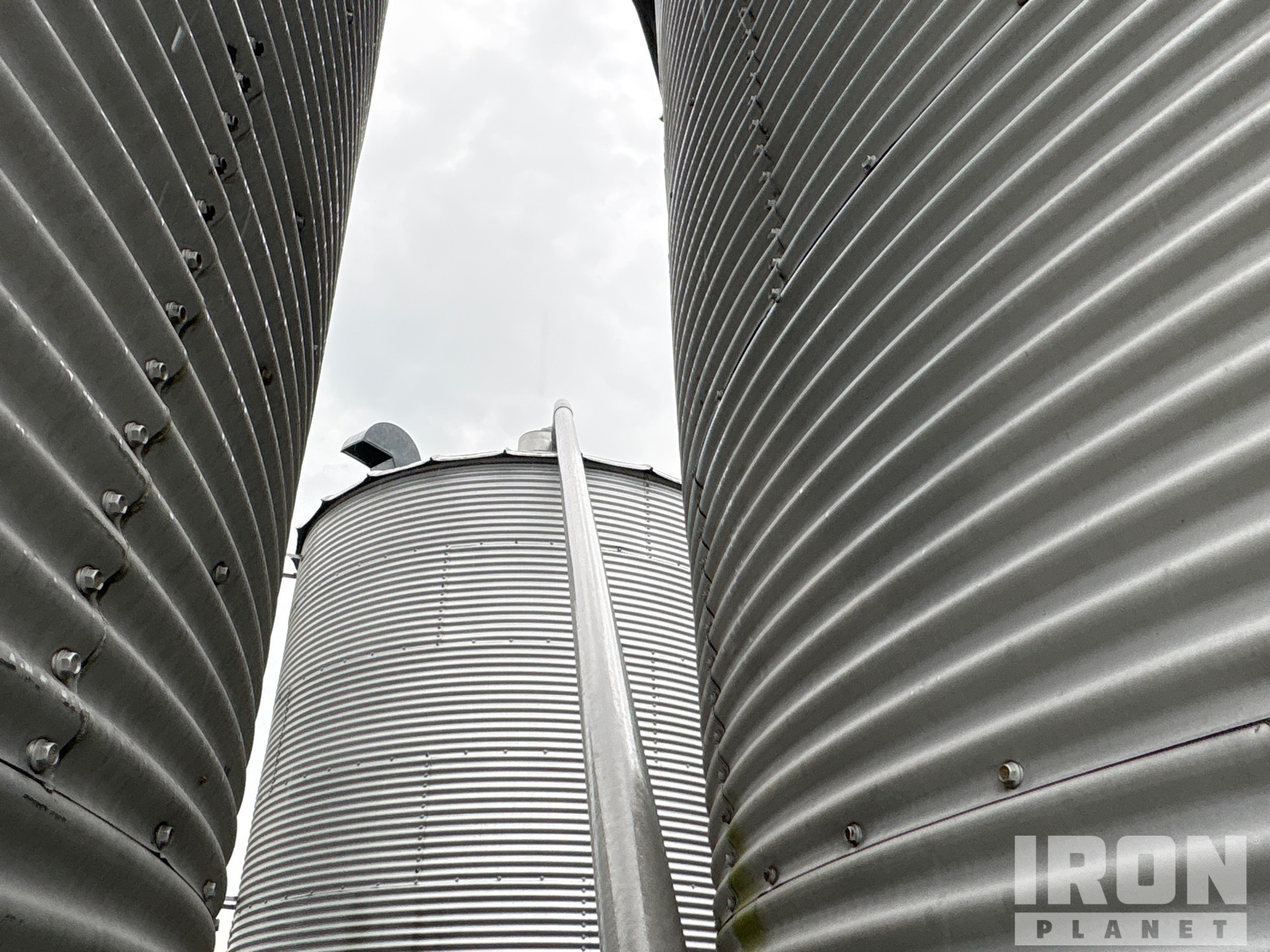 Westeel +/- 2400 bu 8 Ring W/ homemade  ...