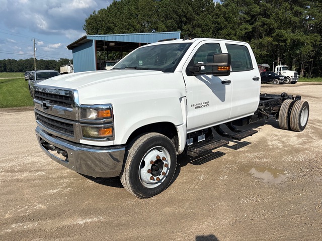 2019 Chevrolet Silverado 5500HD 4x2 Crew Cab Cab and Chassis