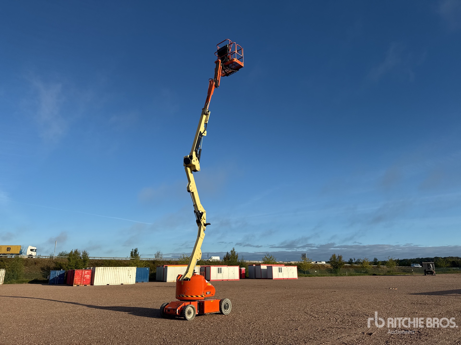 2016 JLG E400AJP