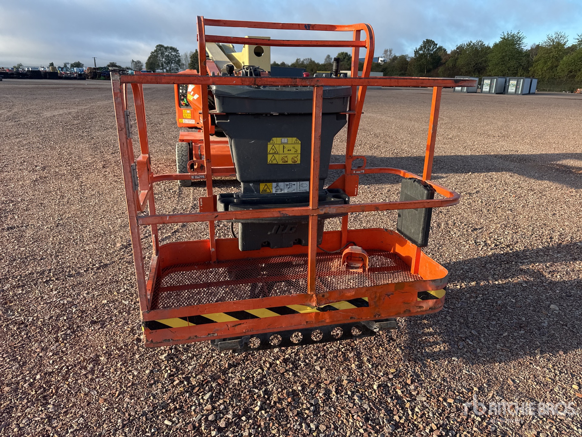 2016 JLG E400AJP