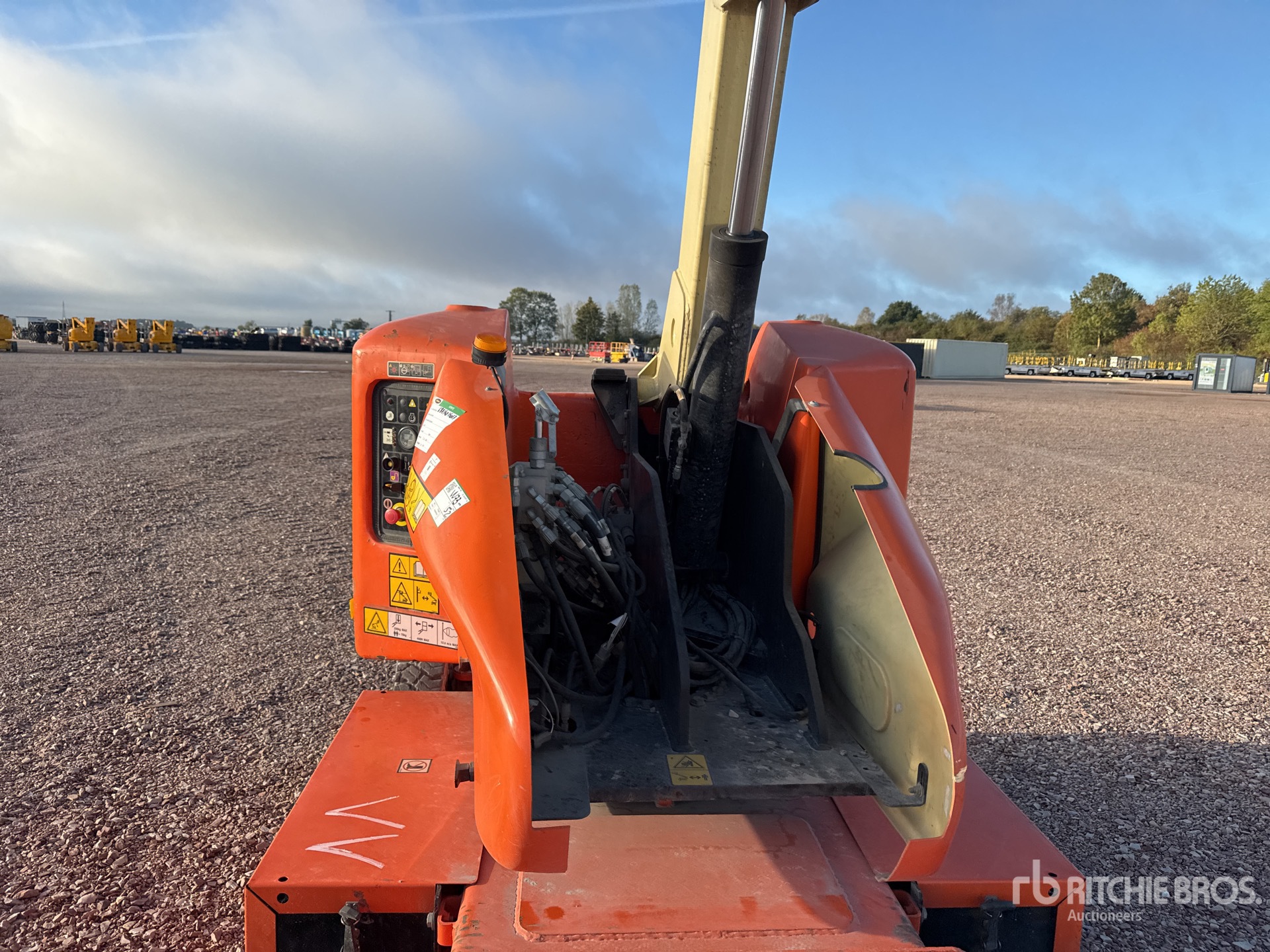 2016 JLG E400AJP