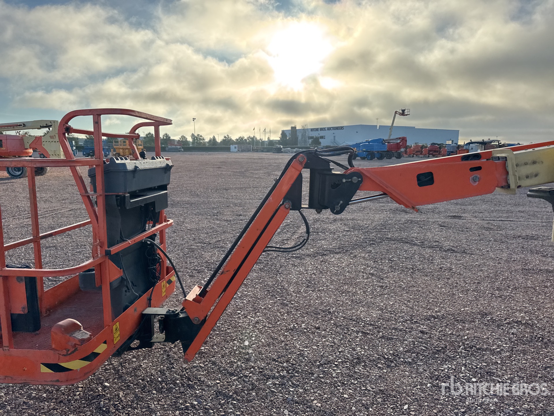 2016 JLG E400AJP